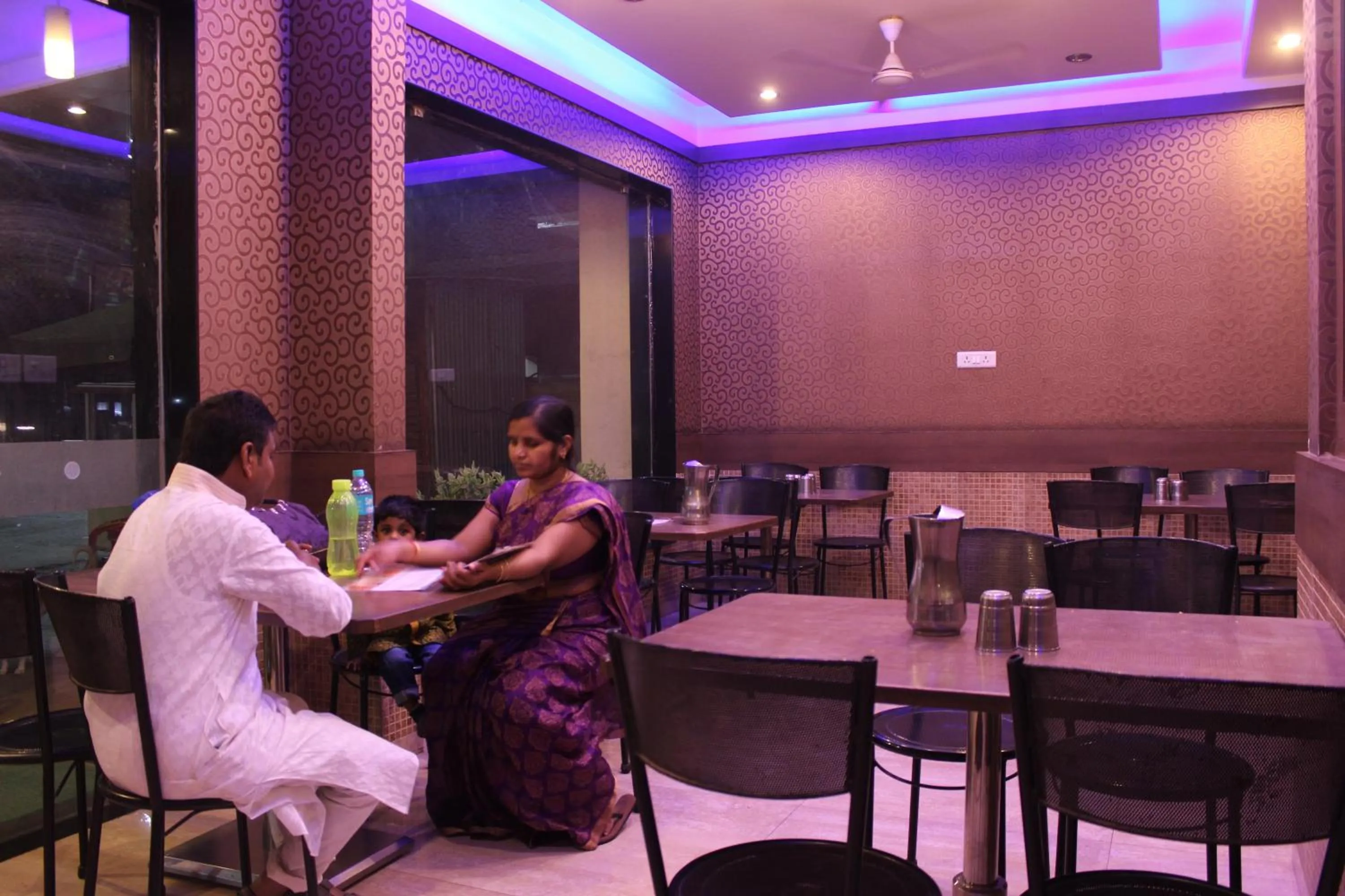 Restaurant/places to eat in Hotel Laxmi Palace