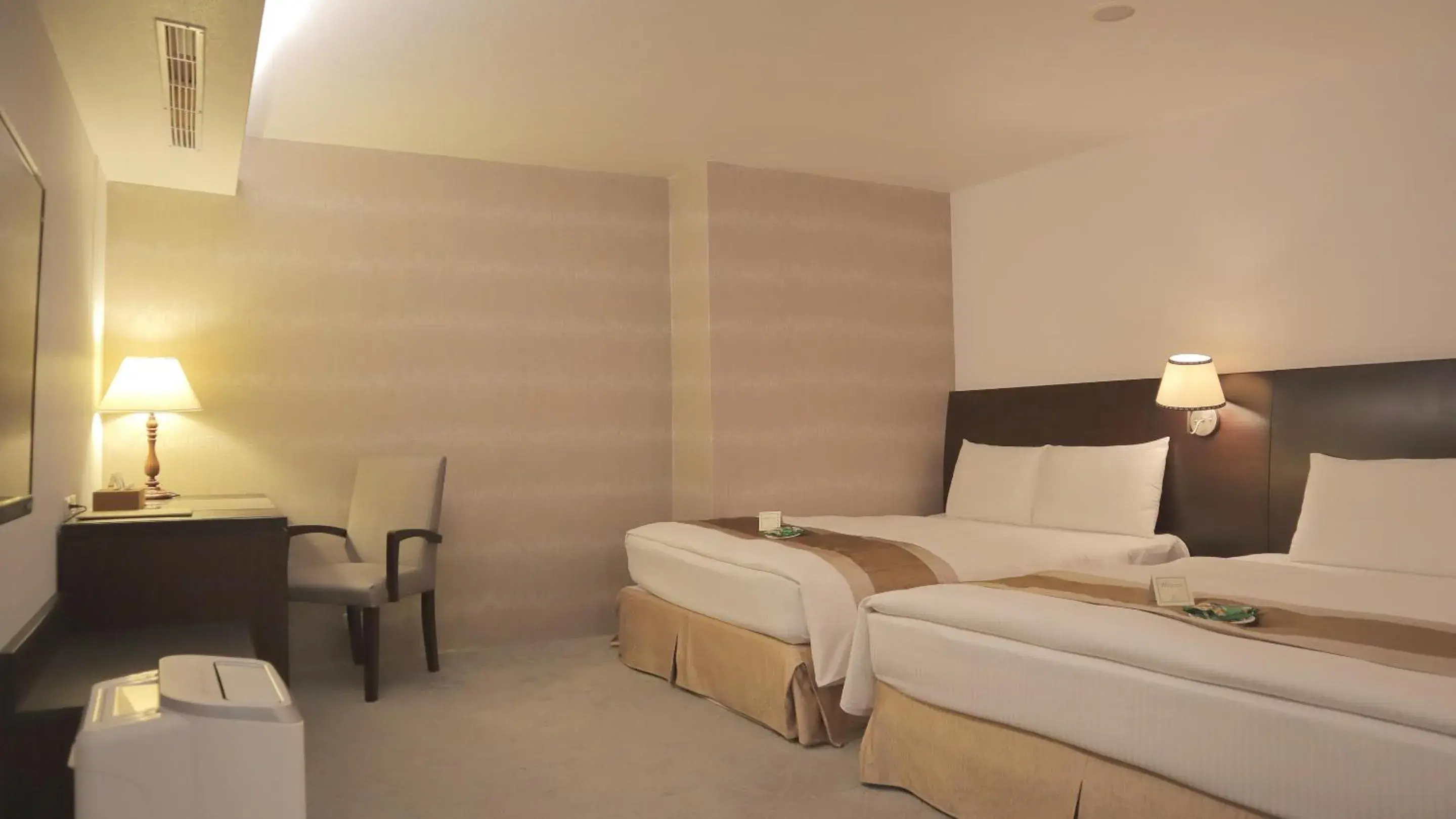 Photo of the whole room, Bed in Ho Fong Business Stay Photo of the whole room, Bed in Ho Fong Business Stay