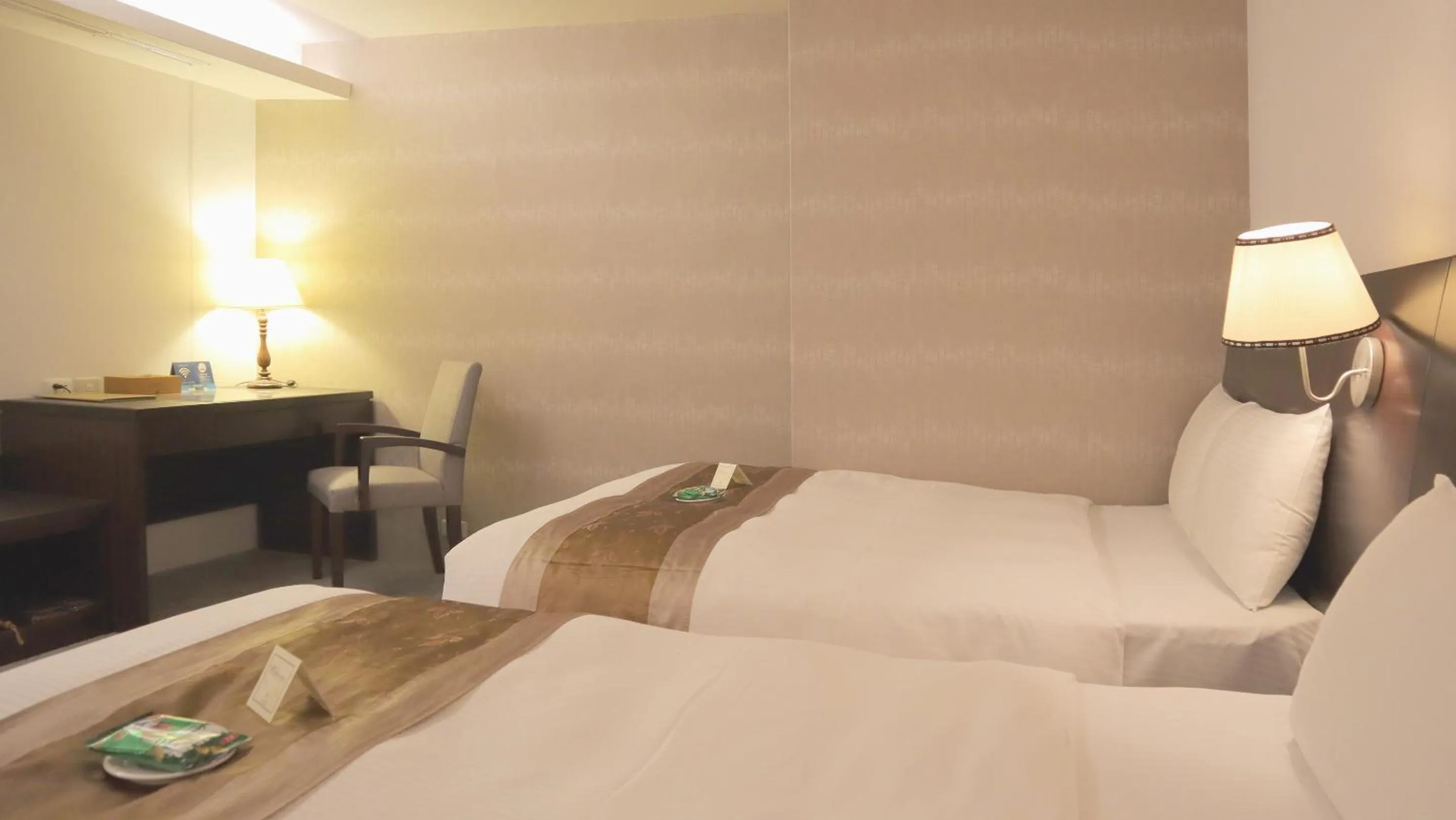 Bedroom, Bed in Ho Fong Business Stay