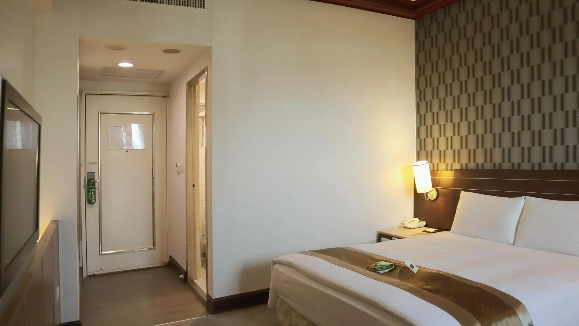 Photo of the whole room, Bed in Ho Fong Business Stay Photo of the whole room, Bed in Ho Fong Business Stay