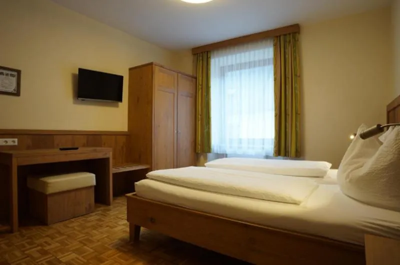 Bed in Gasthof-Fleischerei Engl