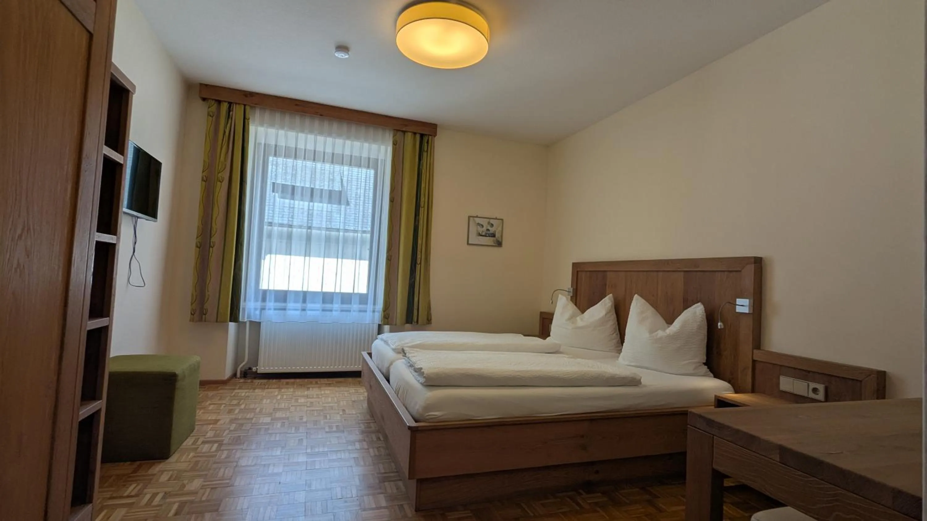 Bed in Gasthof-Fleischerei Engl