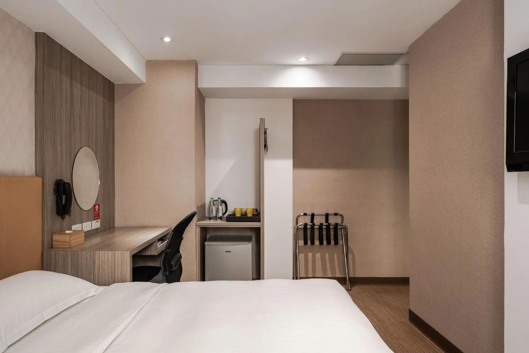 Bedroom, Bed in The Riverside Hotel International