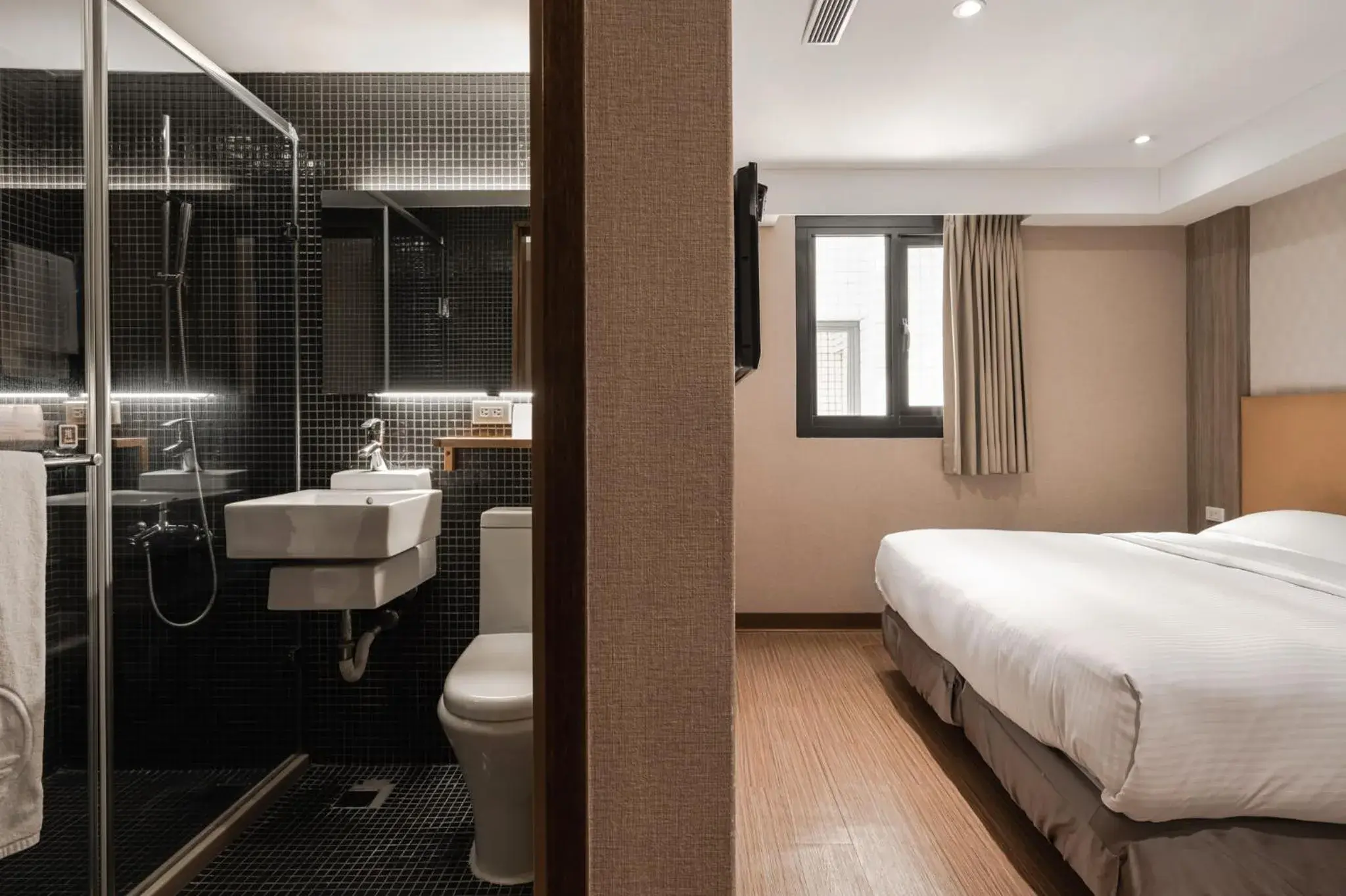 Bedroom, Bed in The Riverside Hotel International Bedroom, Bed in The Riverside Hotel International