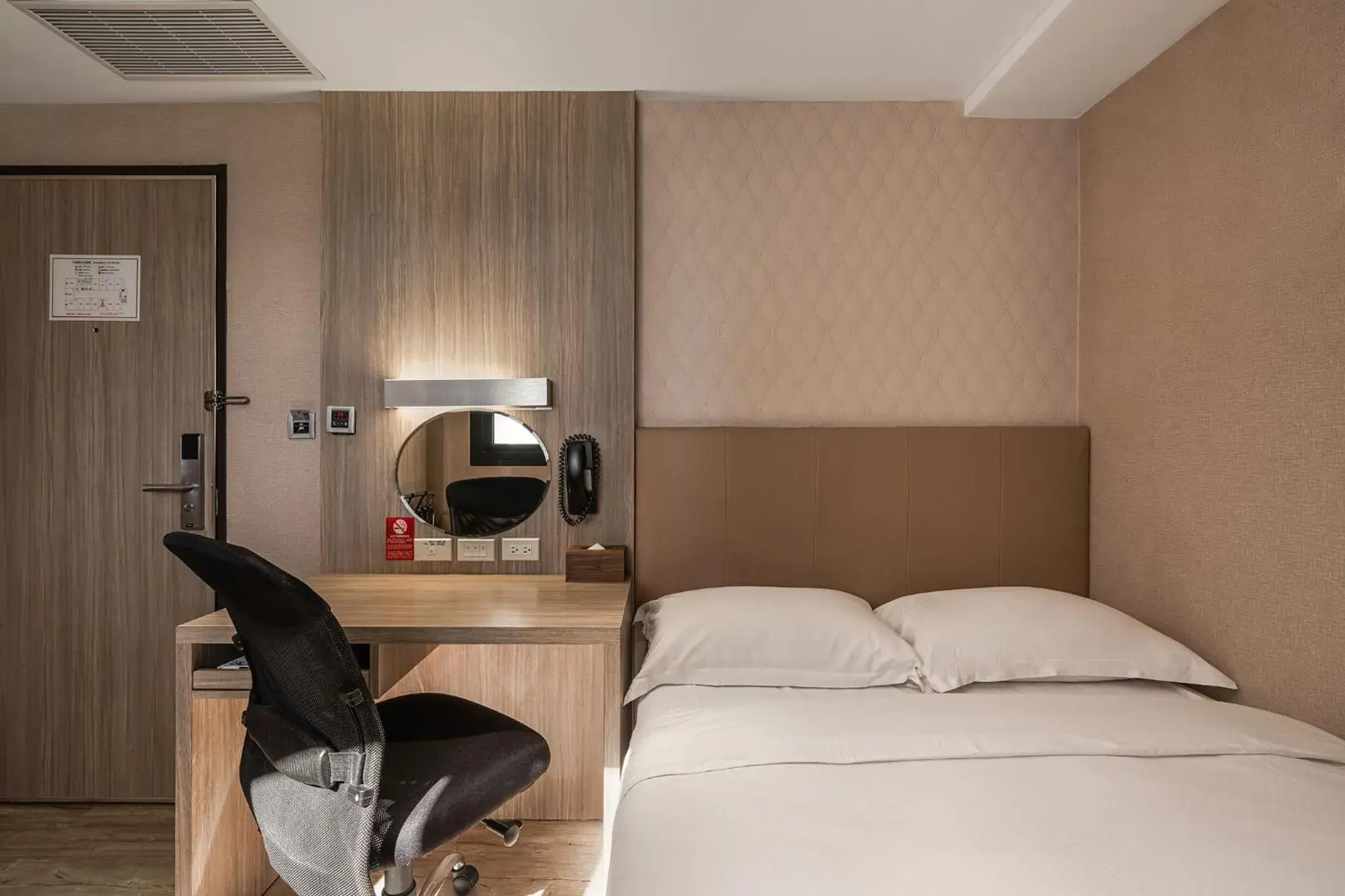 Bedroom, Bed in The Riverside Hotel International Bedroom, Bed in The Riverside Hotel International