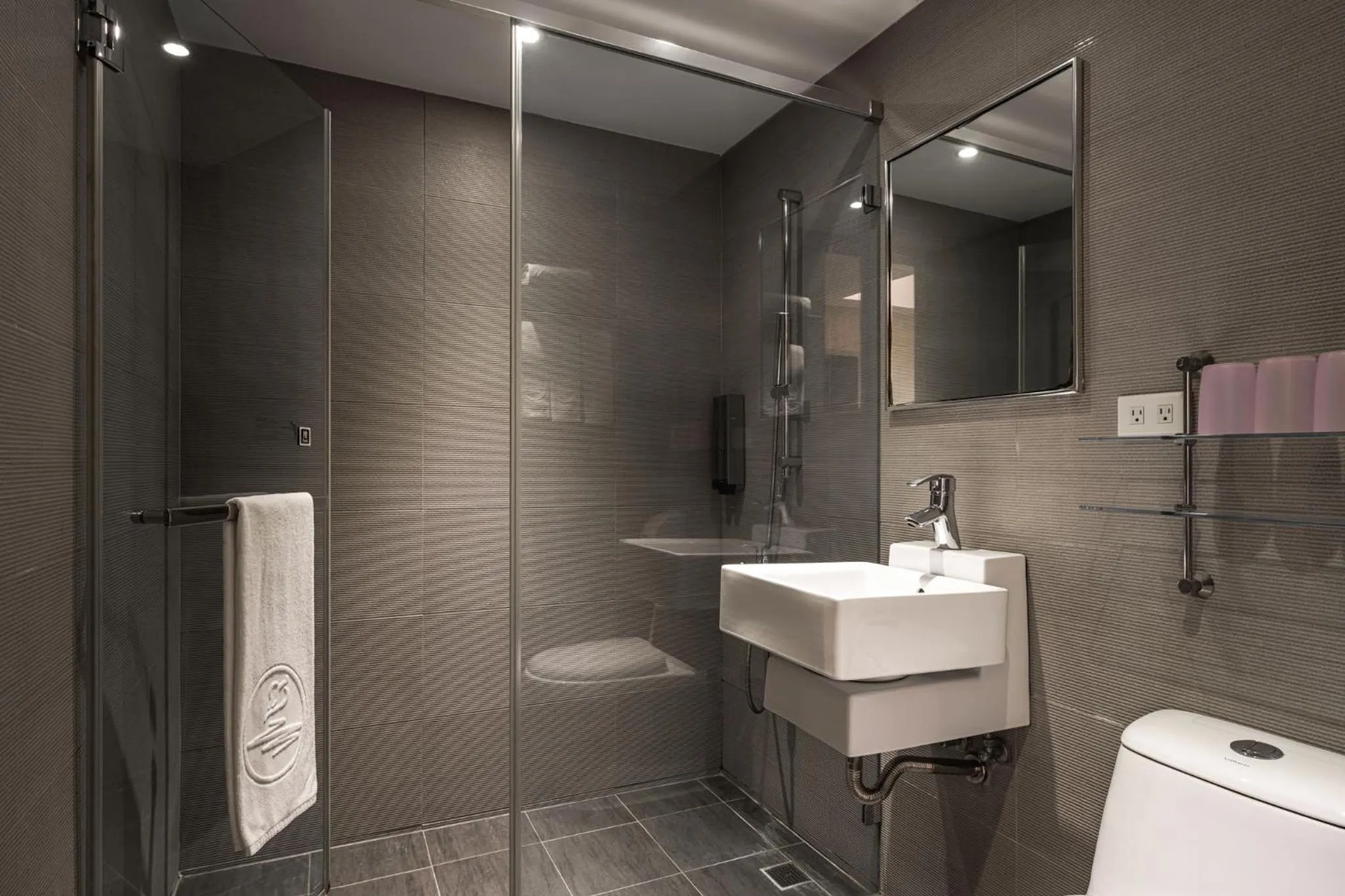 Bathroom in The Riverside Hotel International