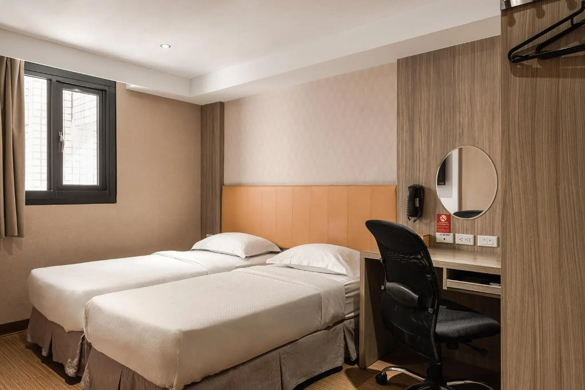 Twin Room in The Riverside Hotel International Twin Room in The Riverside Hotel International