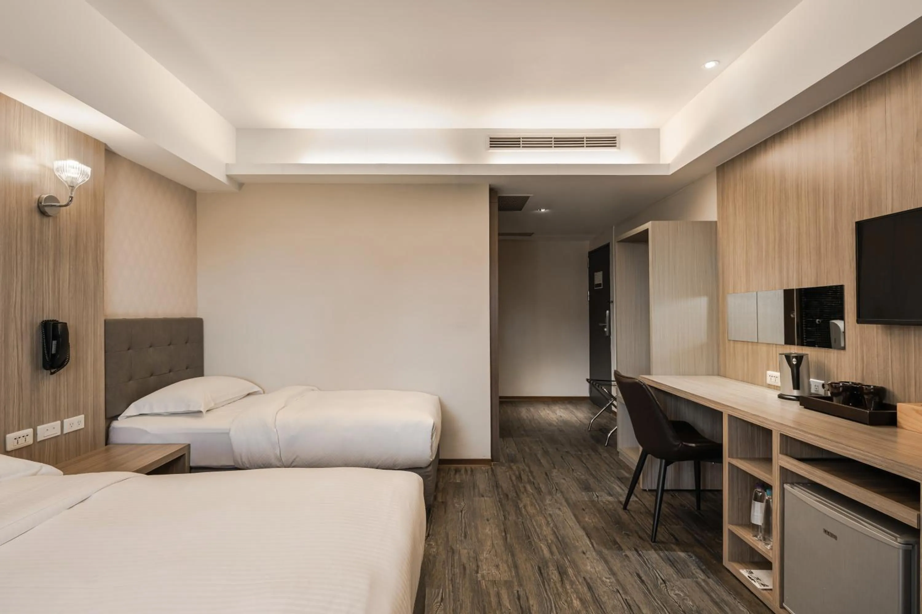 Bedroom, Bed in The Riverside Hotel International