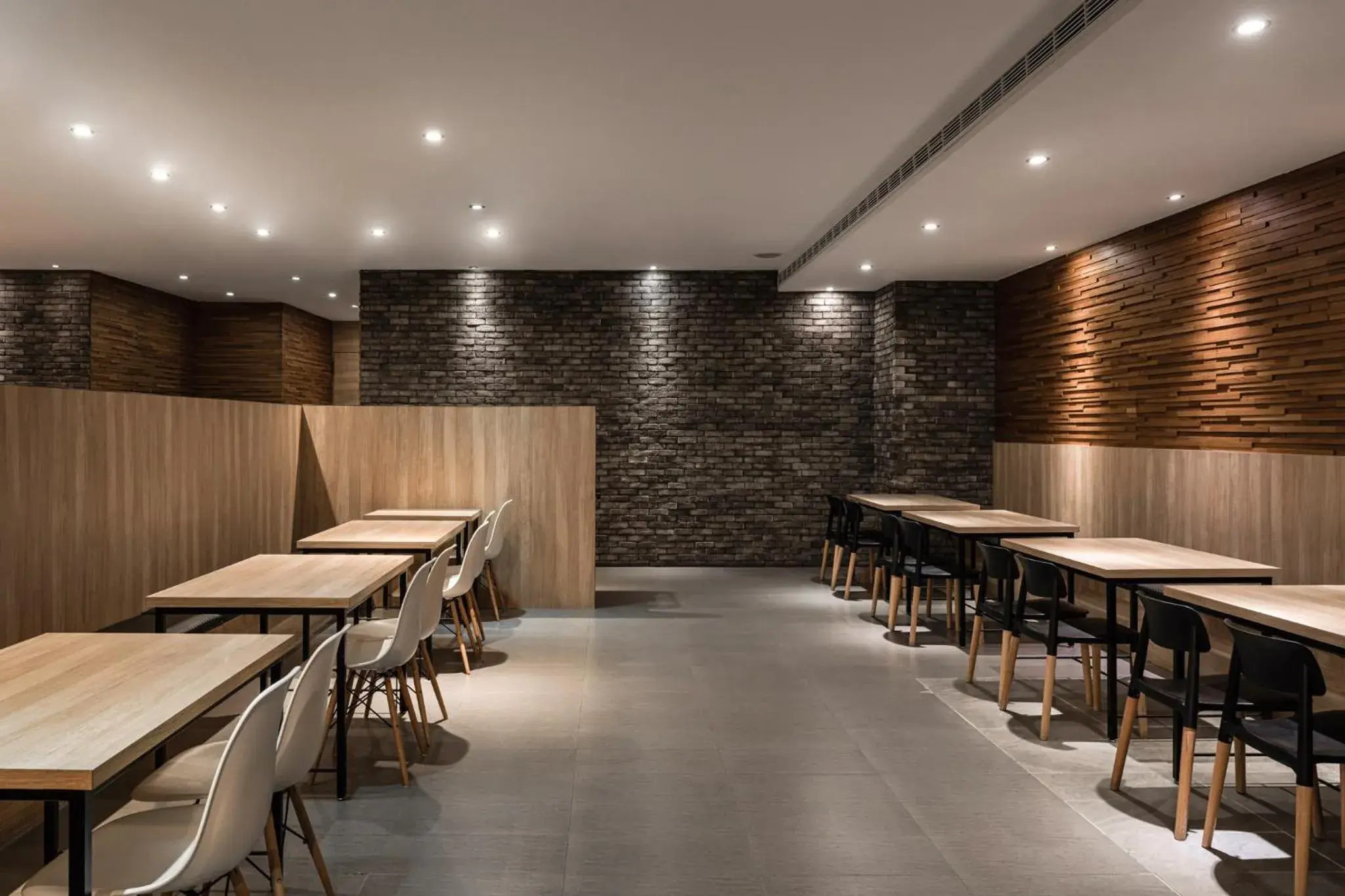 Restaurant/places to eat in The Riverside Hotel International Restaurant/places to eat in The Riverside Hotel International