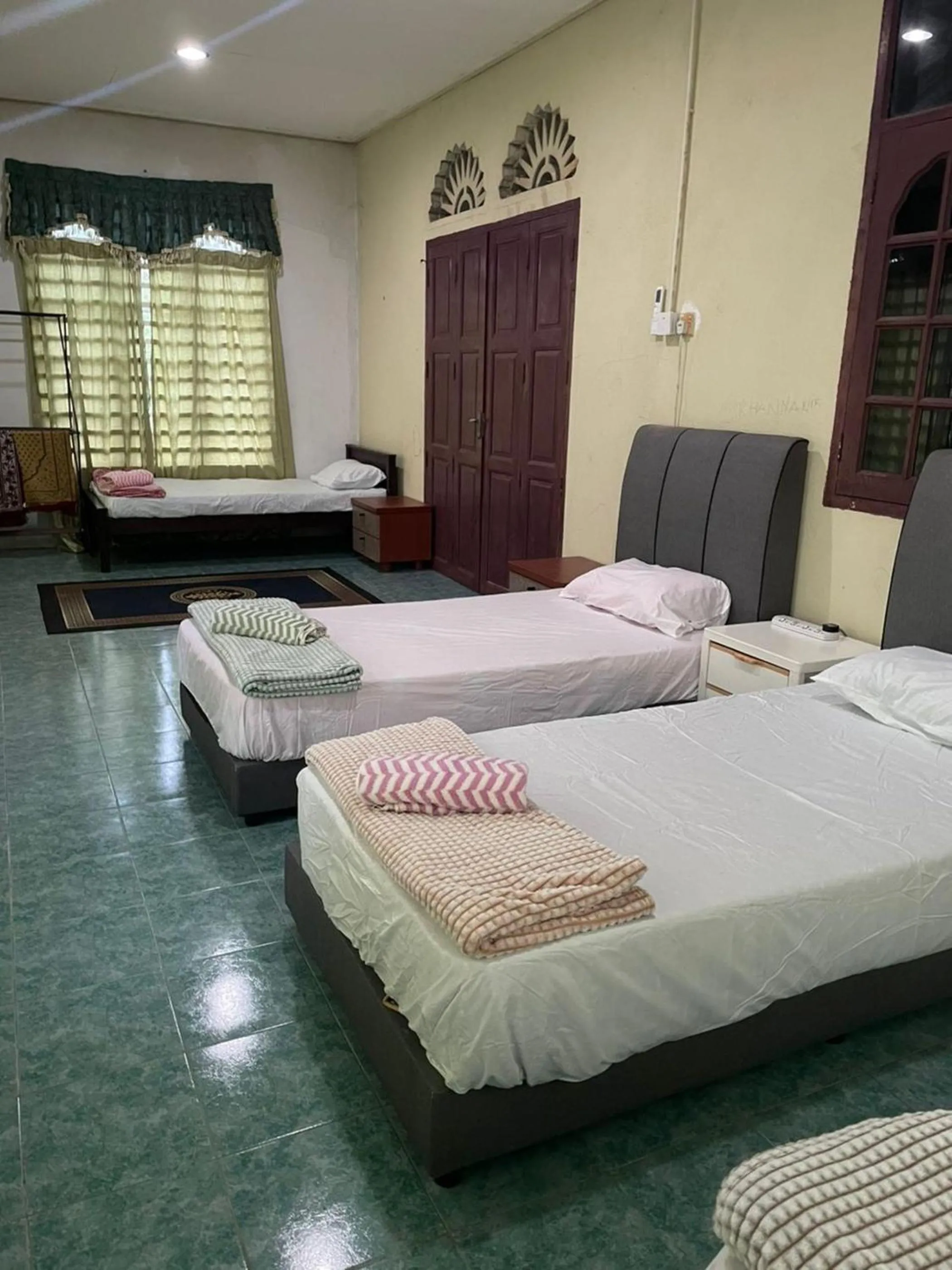 Bedroom, Bed in OYO 91250 Roomstay Awie