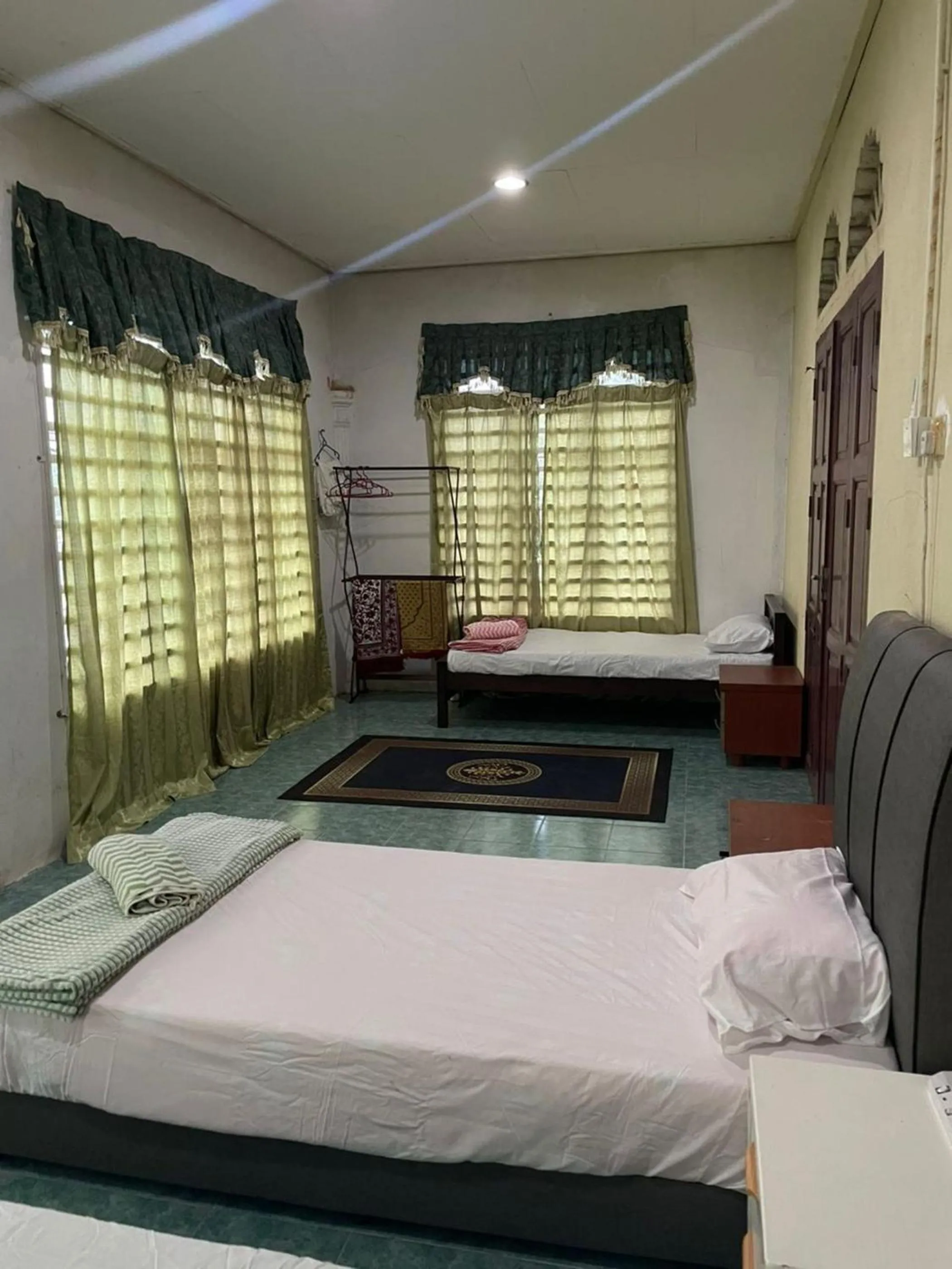 Bedroom, Bed in OYO 91250 Roomstay Awie