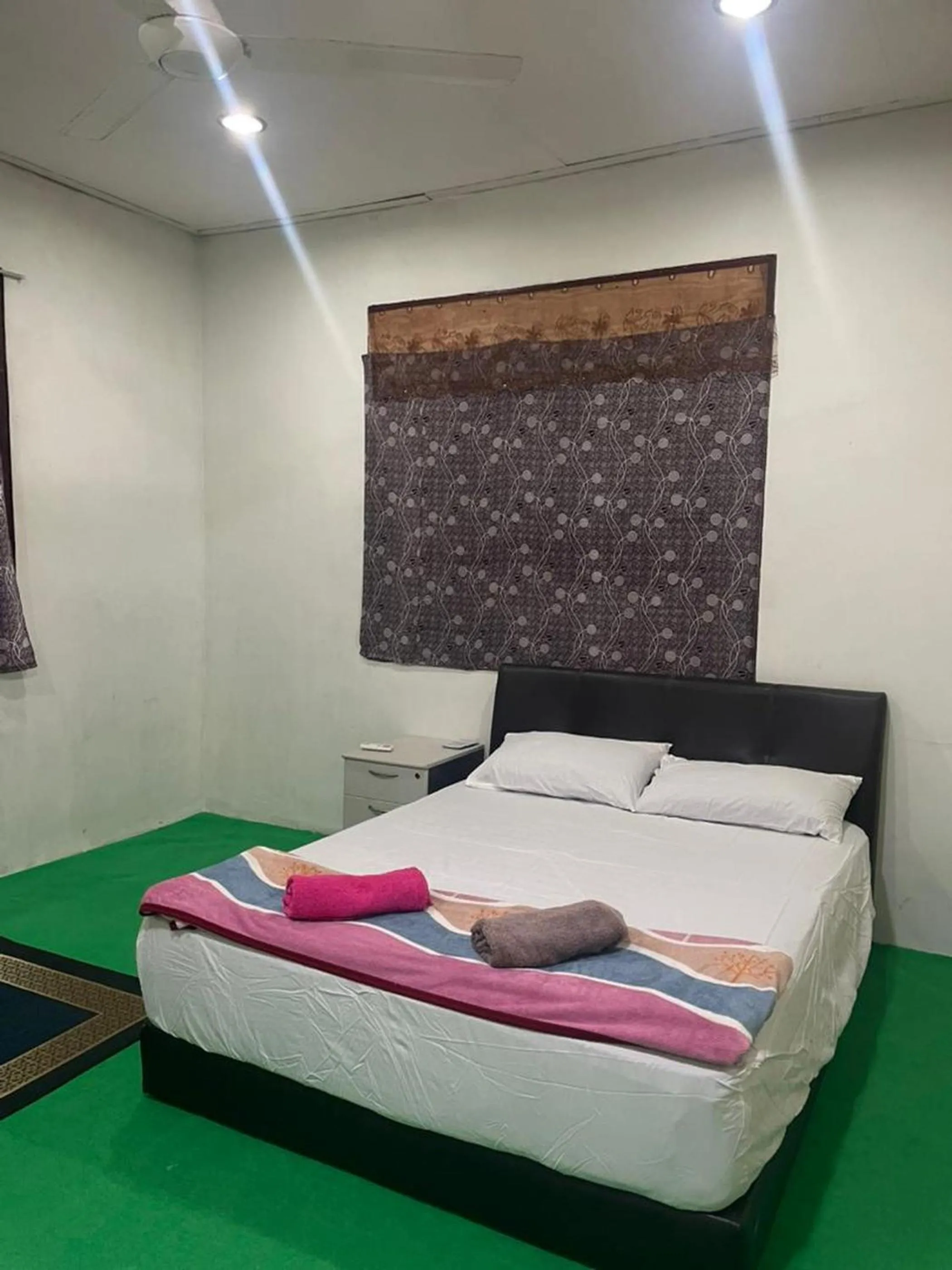 Bedroom, Bed in OYO 91250 Roomstay Awie