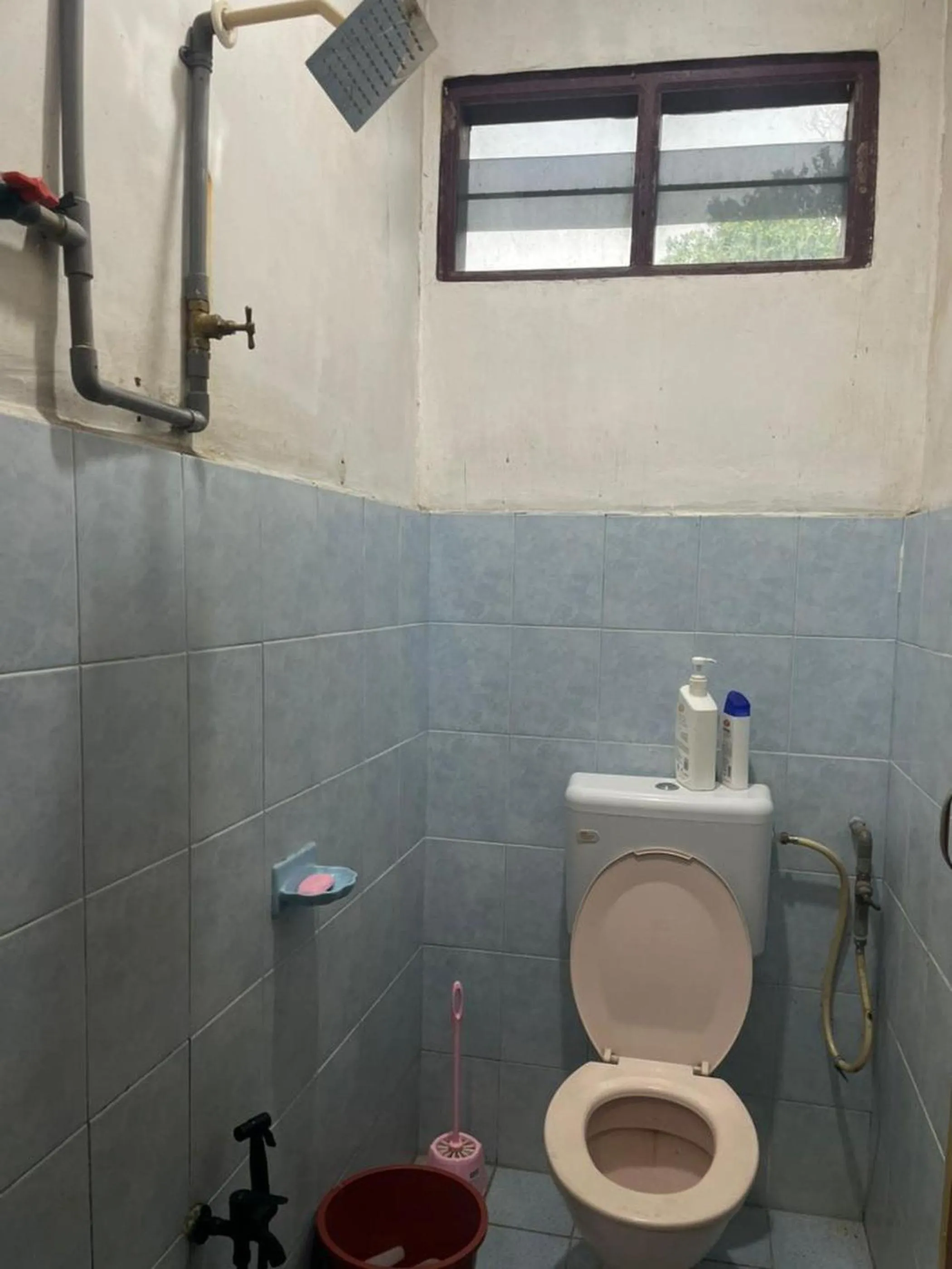 Bathroom in OYO 91250 Roomstay Awie