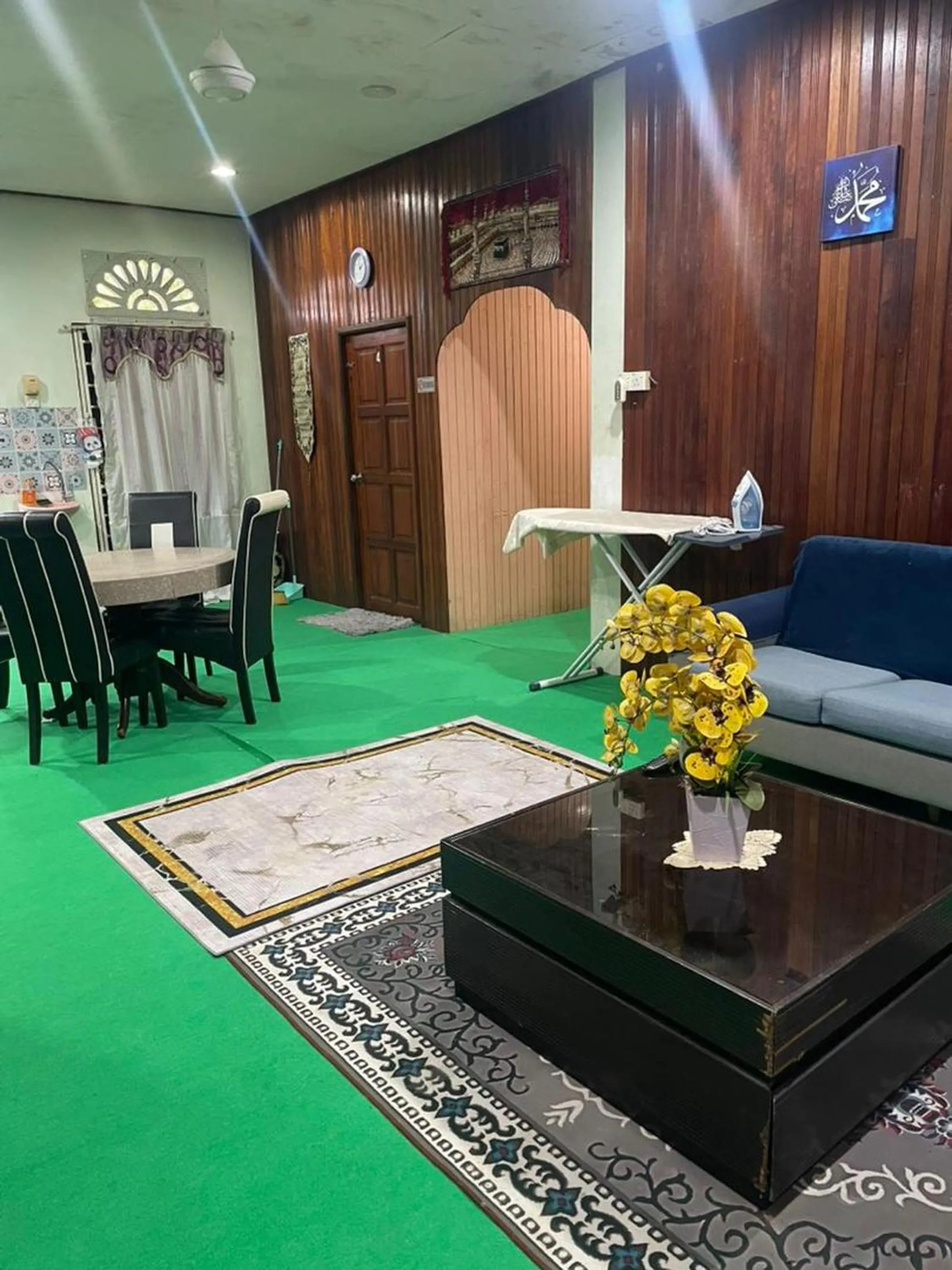 Seating area in OYO 91250 Roomstay Awie