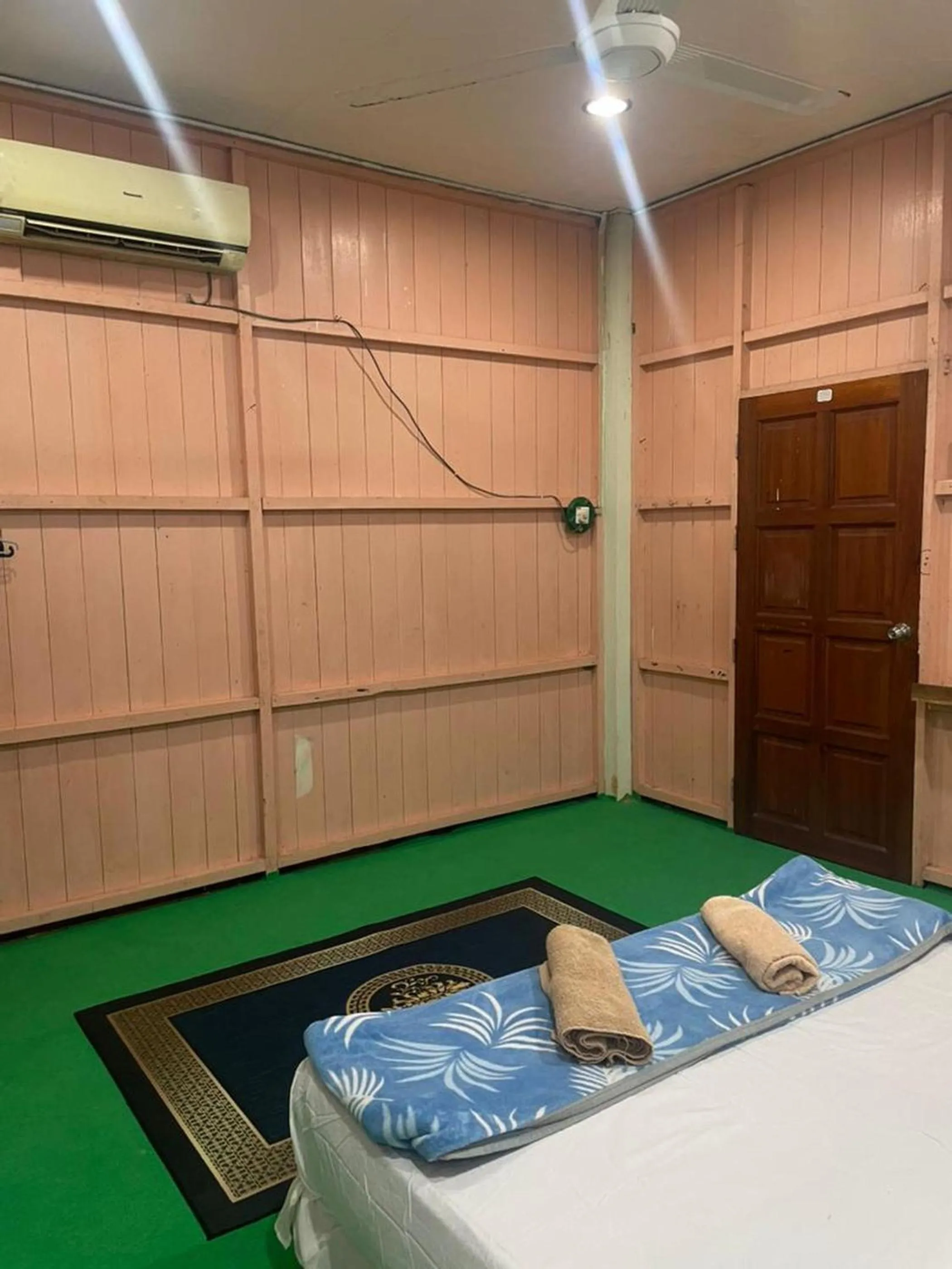 Bedroom, Bed in OYO 91250 Roomstay Awie