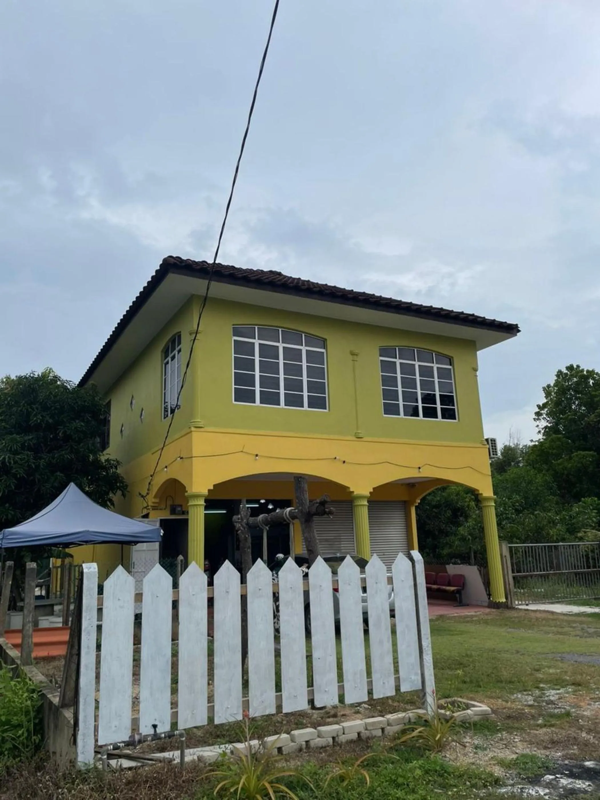 Facade/entrance in OYO 91250 Roomstay Awie