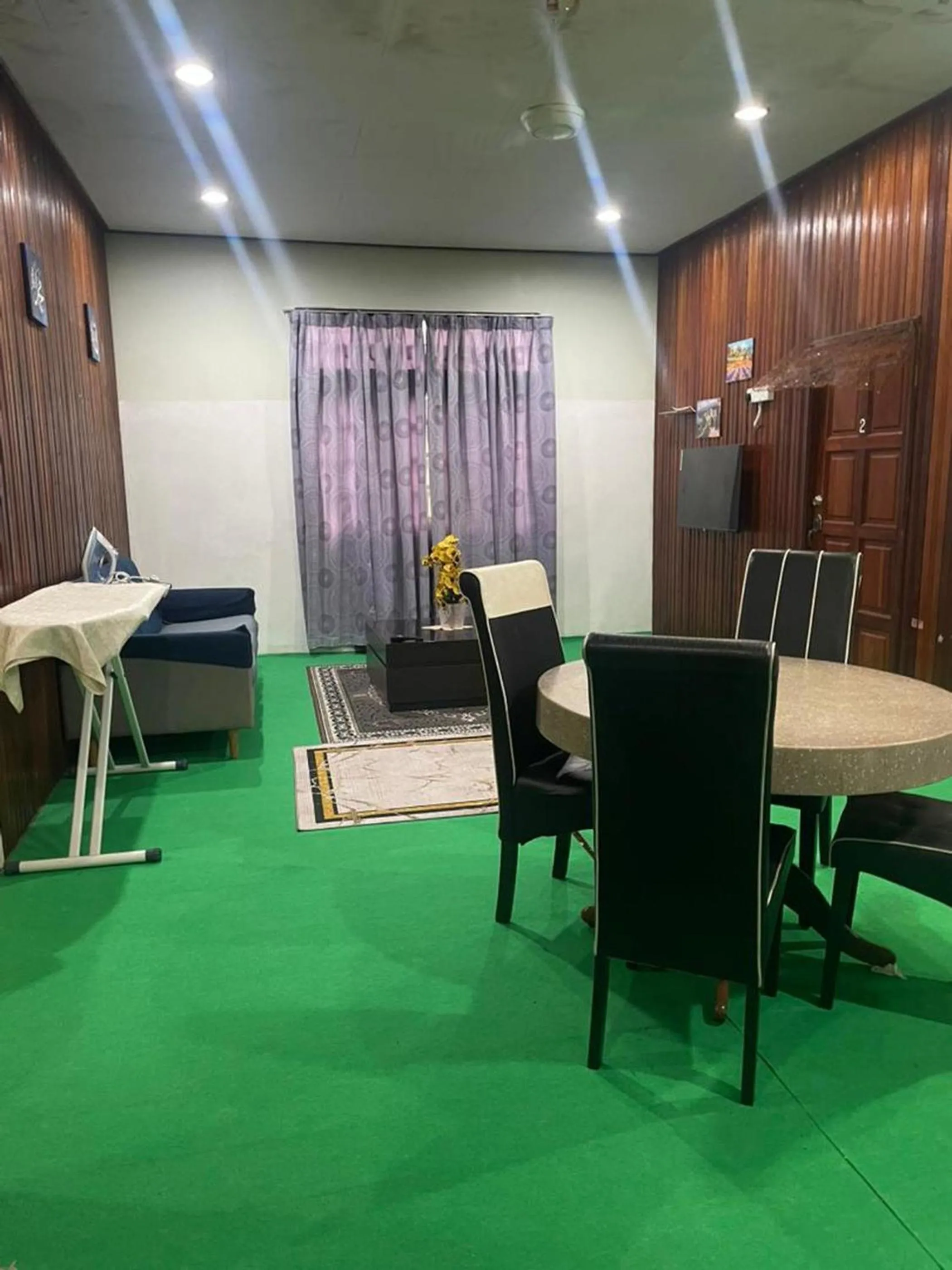 Seating area in OYO 91250 Roomstay Awie