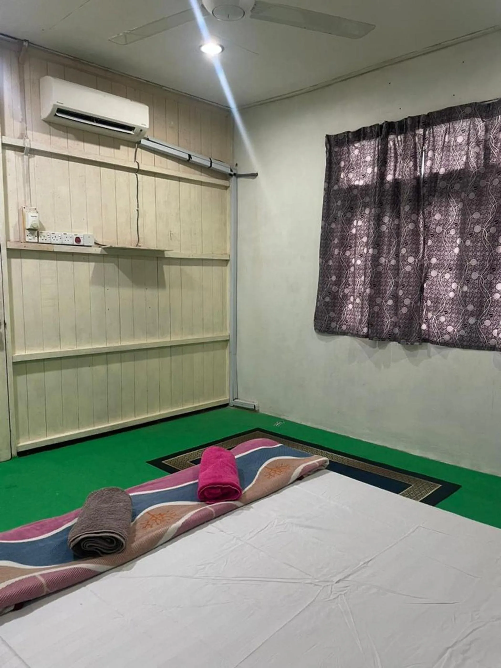 Bedroom, Bed in OYO 91250 Roomstay Awie