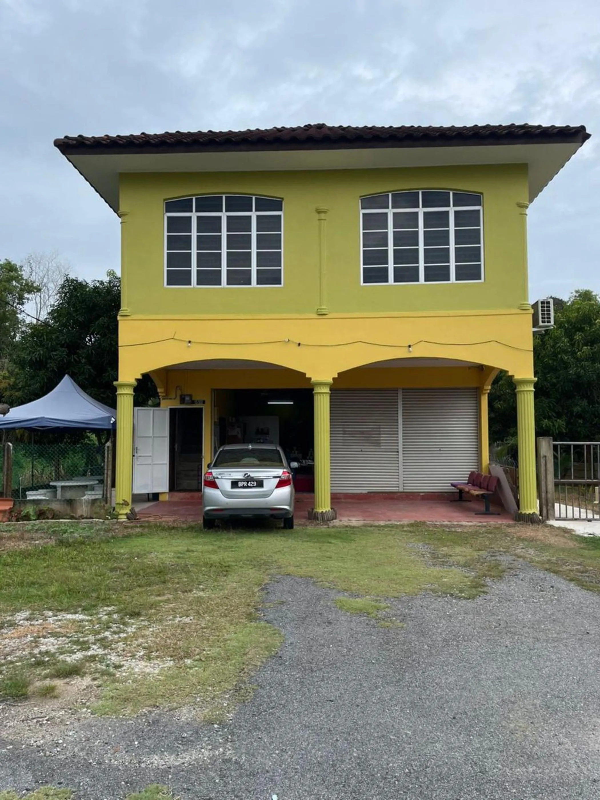 Property building in OYO 91250 Roomstay Awie