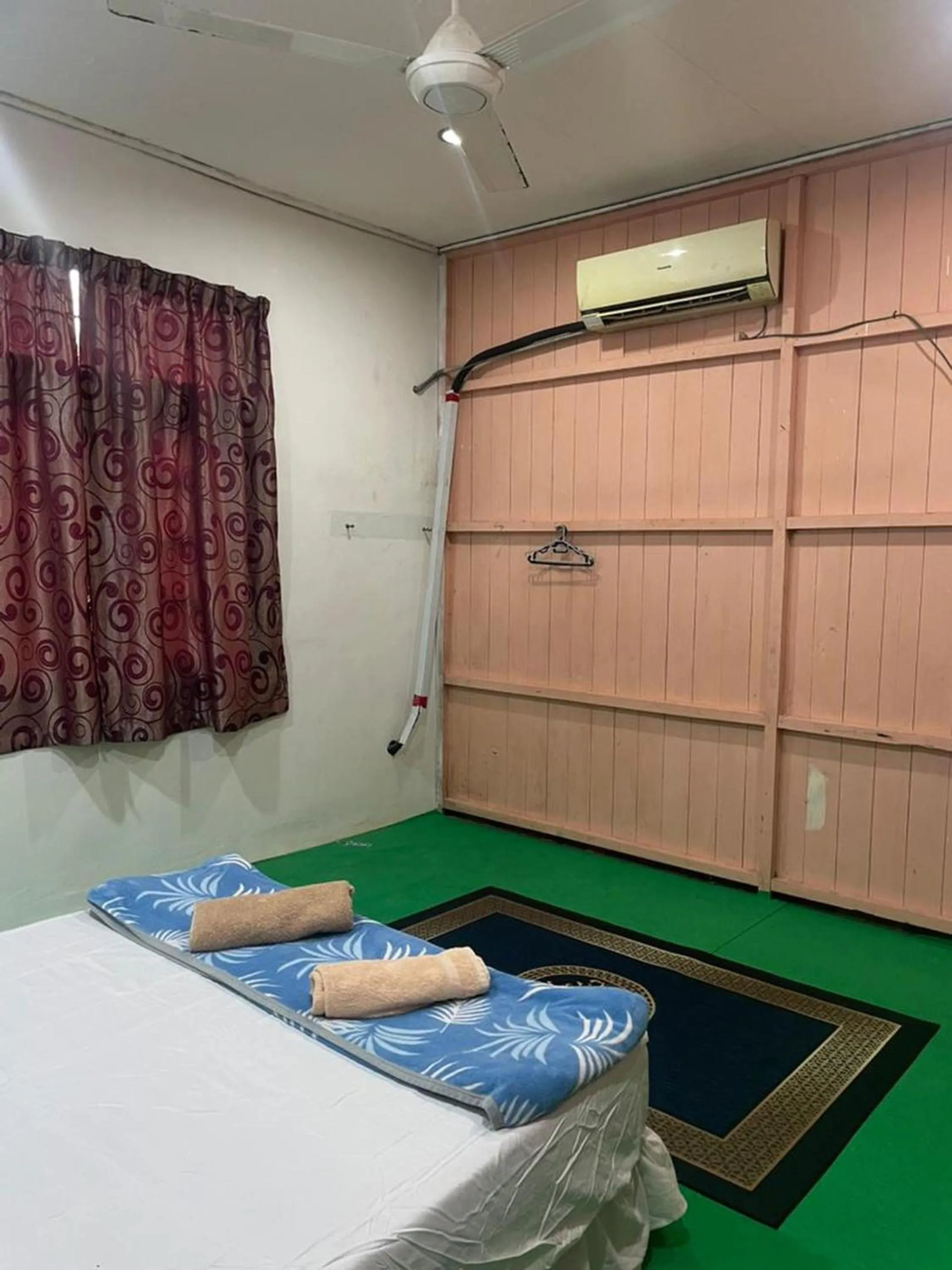 Bedroom, Bed in OYO 91250 Roomstay Awie