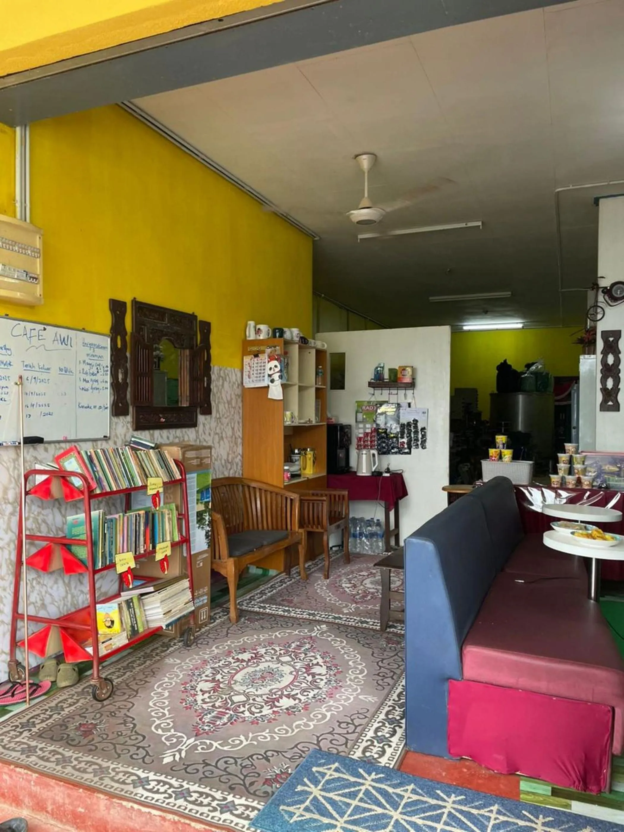 Lobby or reception in OYO 91250 Roomstay Awie