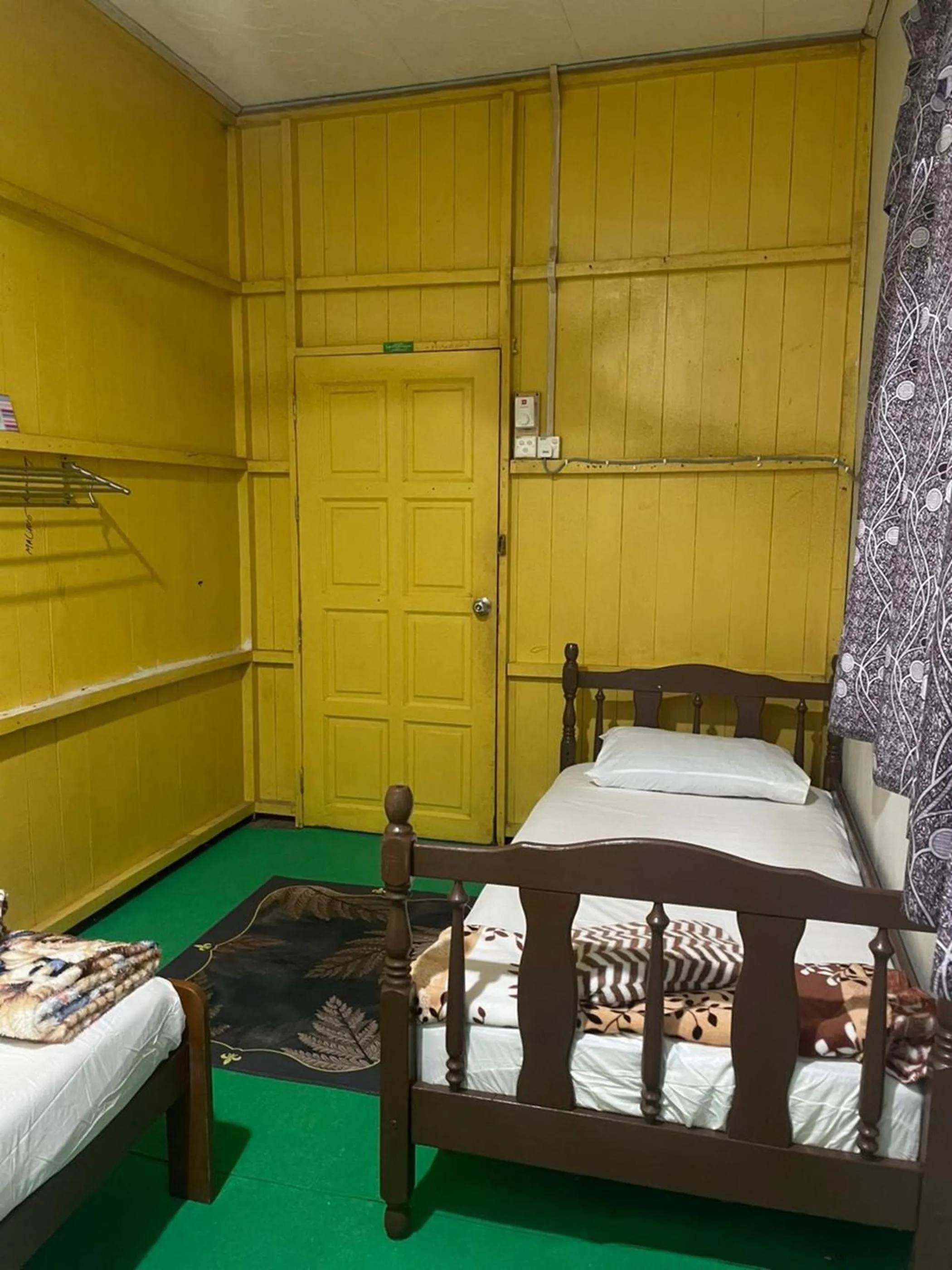 Bedroom, Bed in OYO 91250 Roomstay Awie