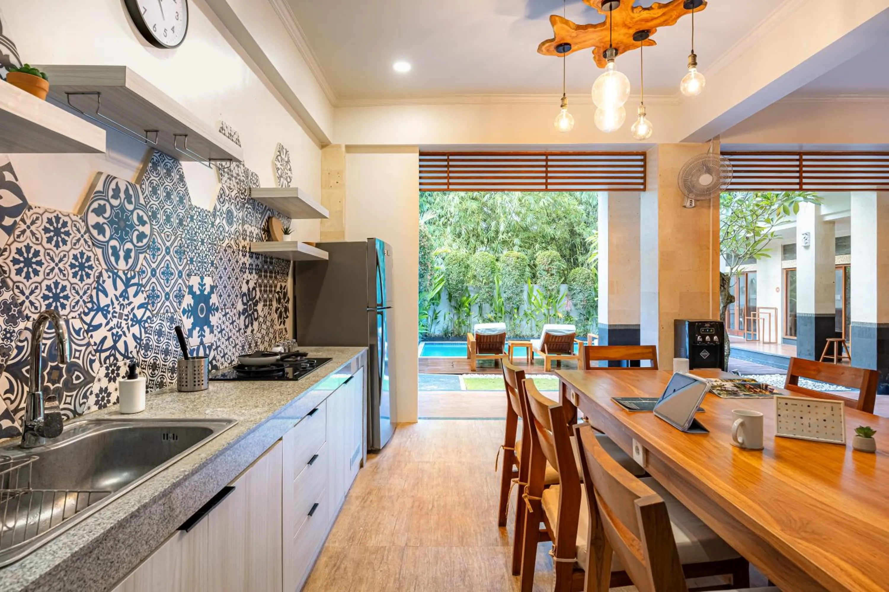 Communal kitchen in Cove Asanaya