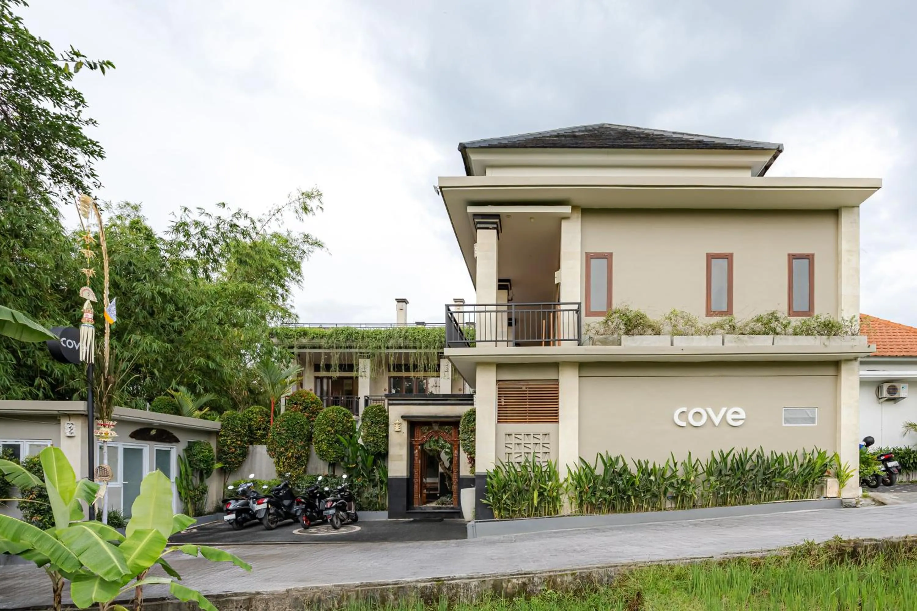 Facade/entrance in Cove Asanaya