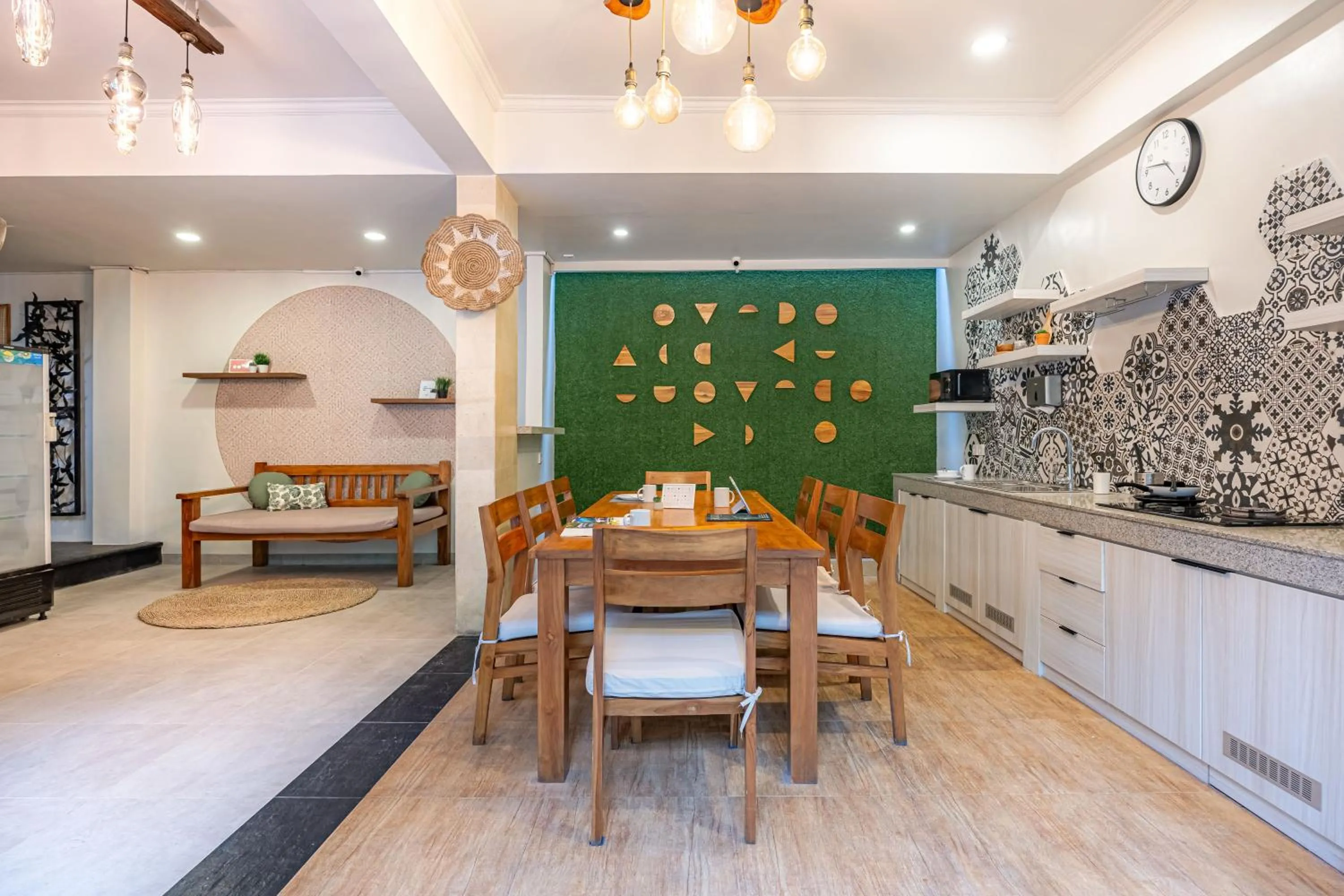 Communal kitchen in Cove Asanaya