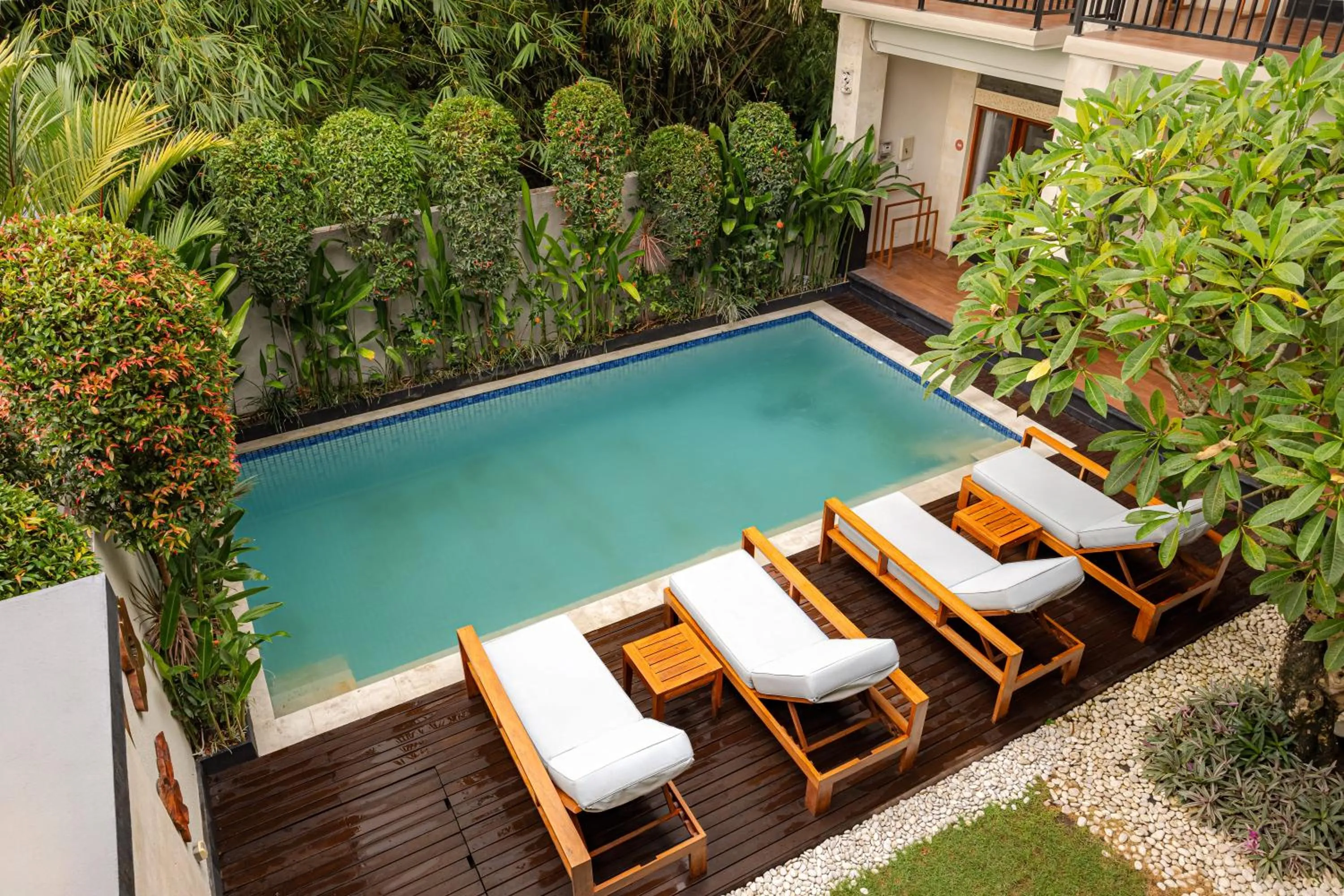 Swimming pool in Cove Asanaya