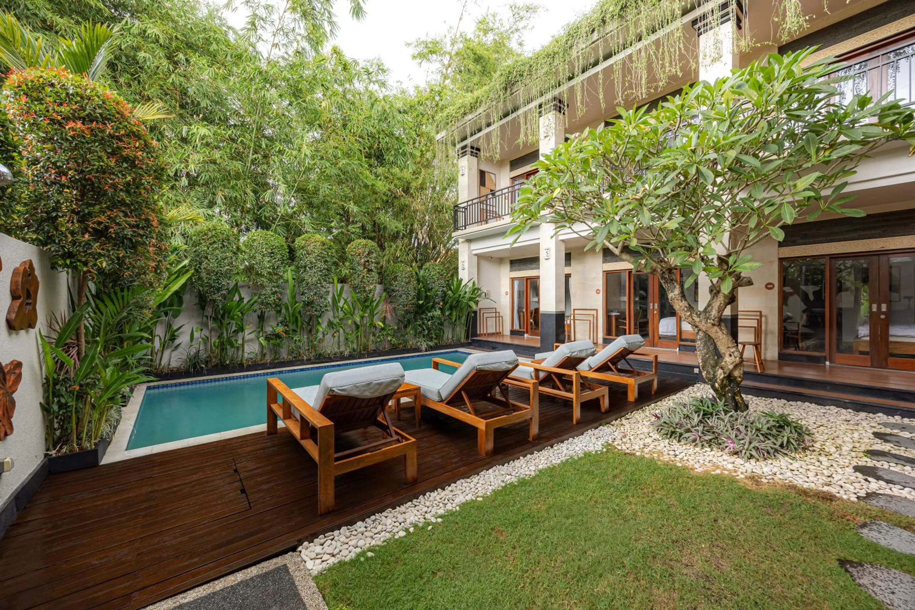 Swimming pool in Cove Asanaya