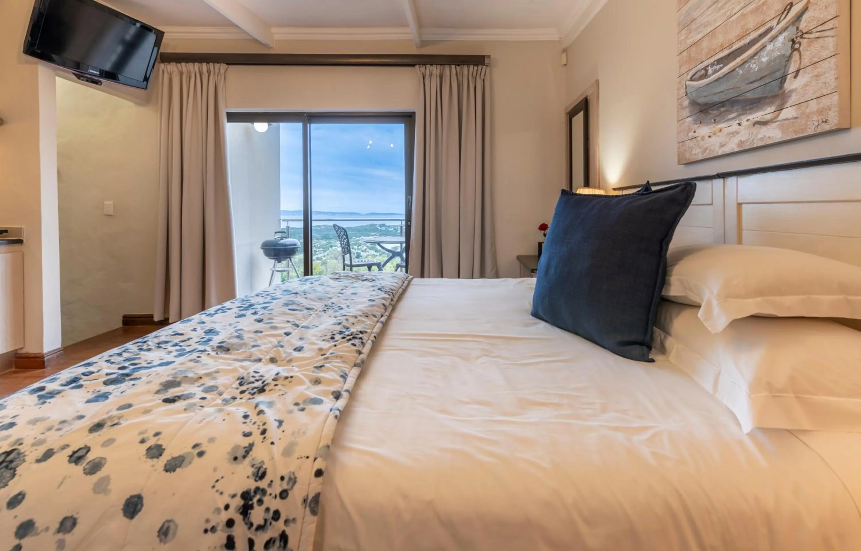 TV and multimedia, Bed in Alkantmooi Private Nature Reserve - Keursee