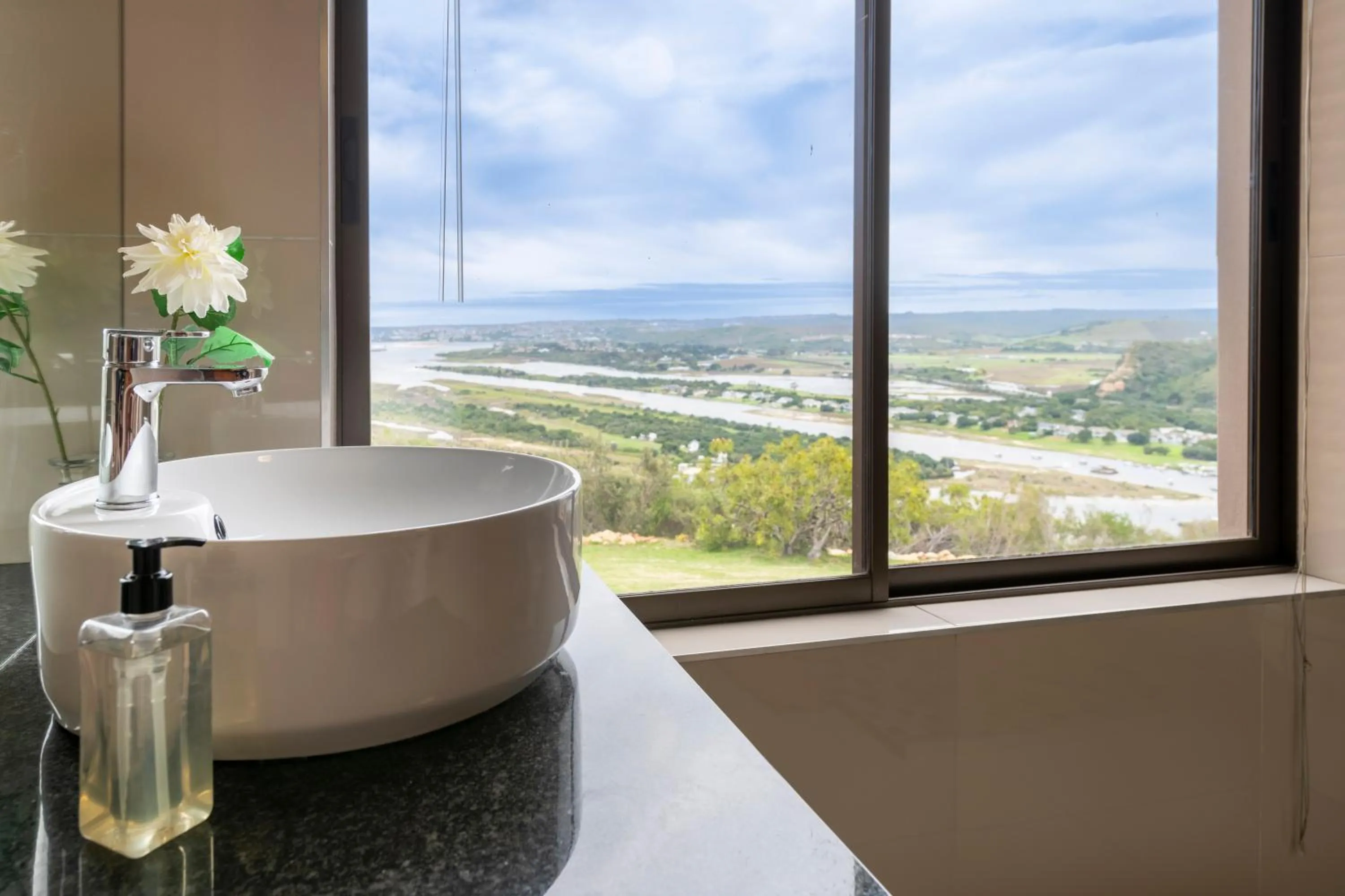 Bathroom in Alkantmooi Private Nature Reserve - Keursee
