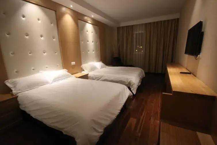Photo of the whole room, Bed in Menoir Dorsett Madrid Leganés