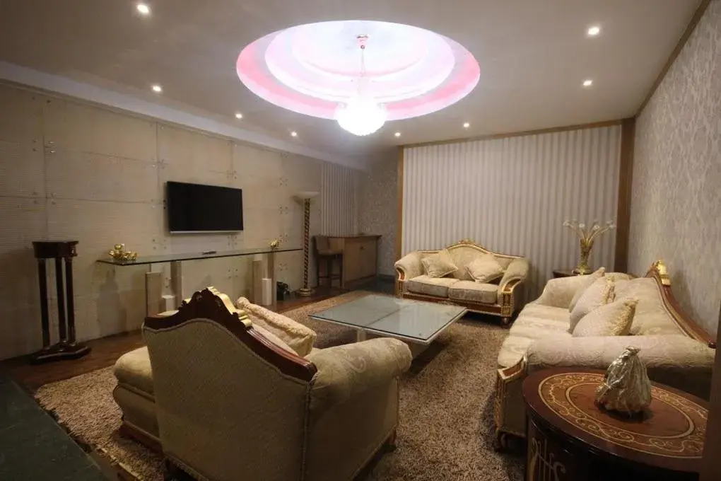 Communal lounge/ TV room, Seating Area in Menoir Dorsett Madrid Leganés