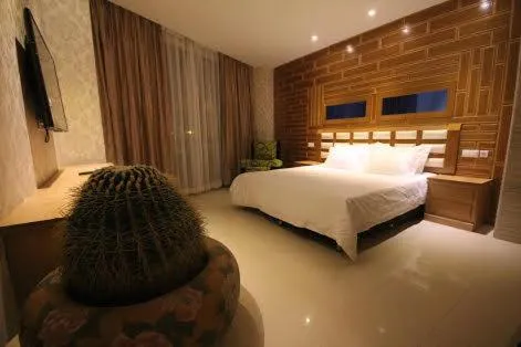 Photo of the whole room, Bed in Menoir Dorsett Madrid Leganés
