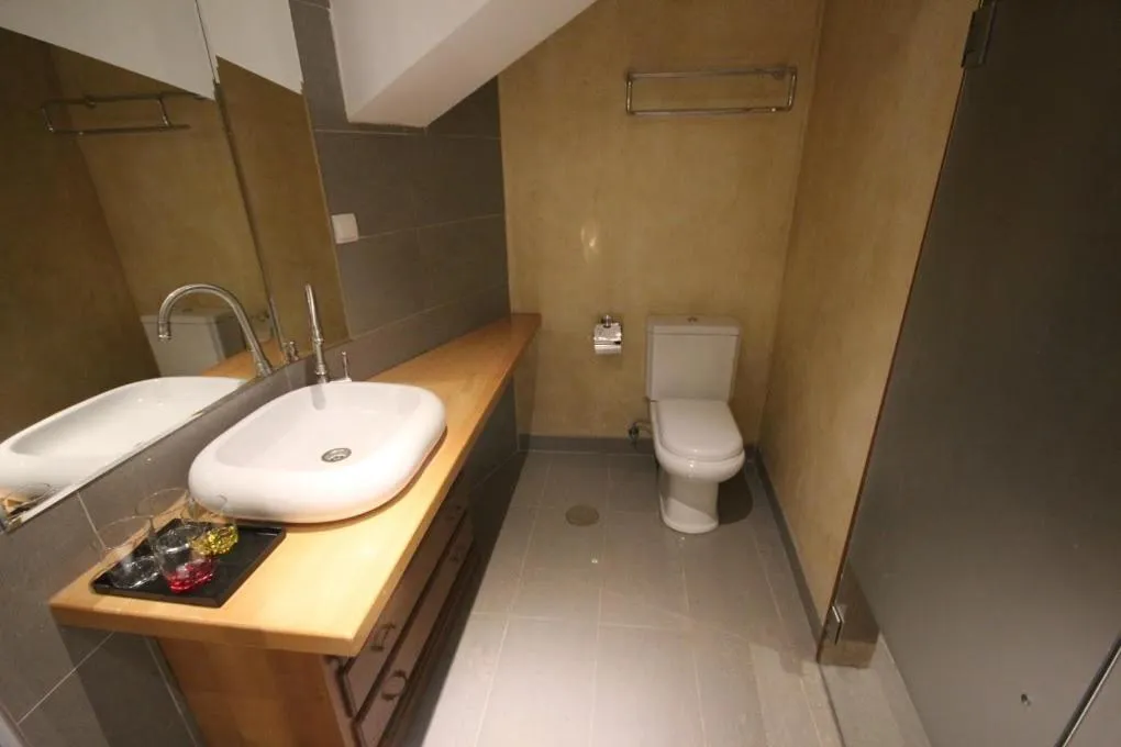 Bathroom in Menoir Dorsett Madrid Leganés