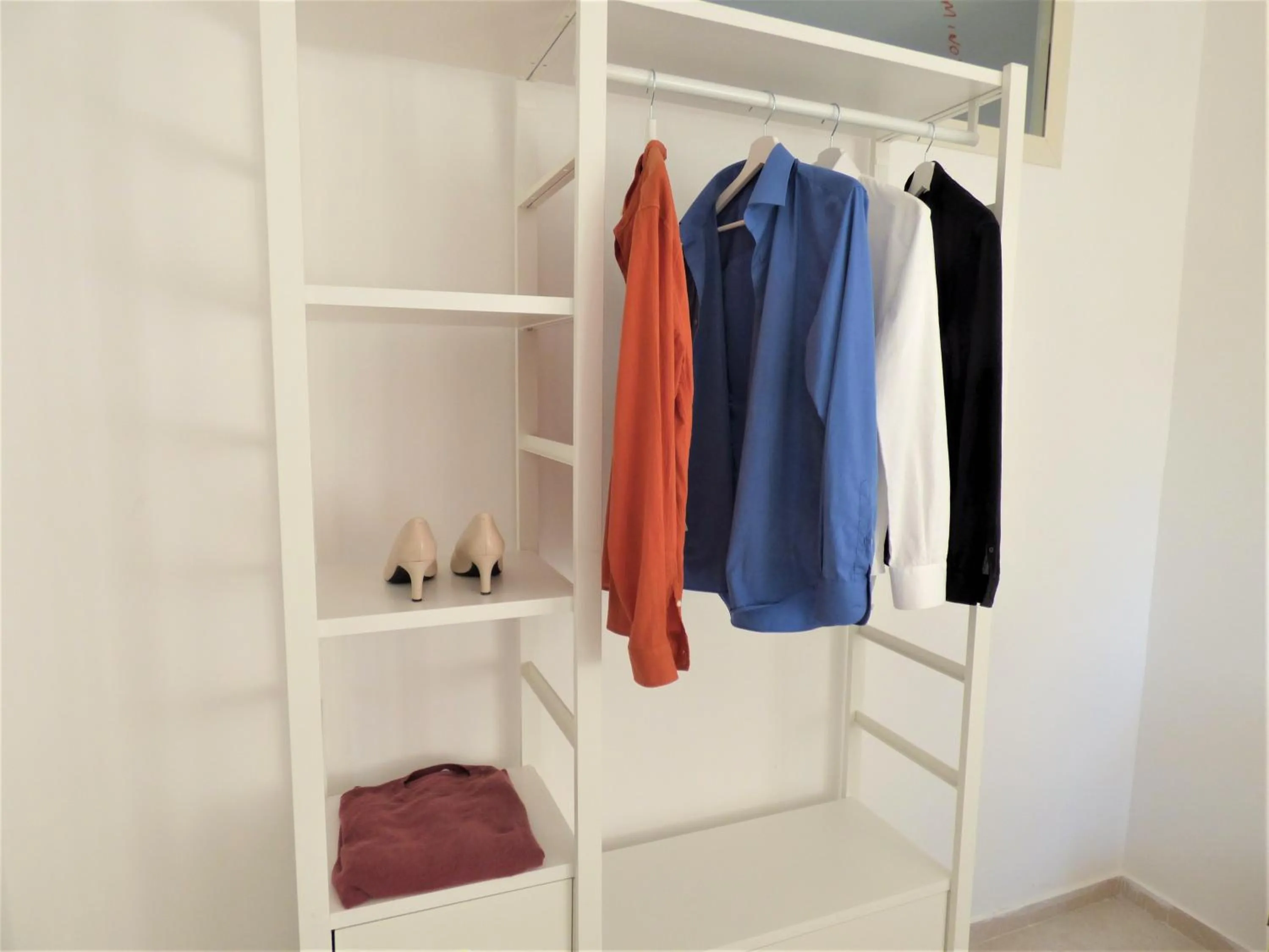wardrobe in Napoletando bed and breakfast