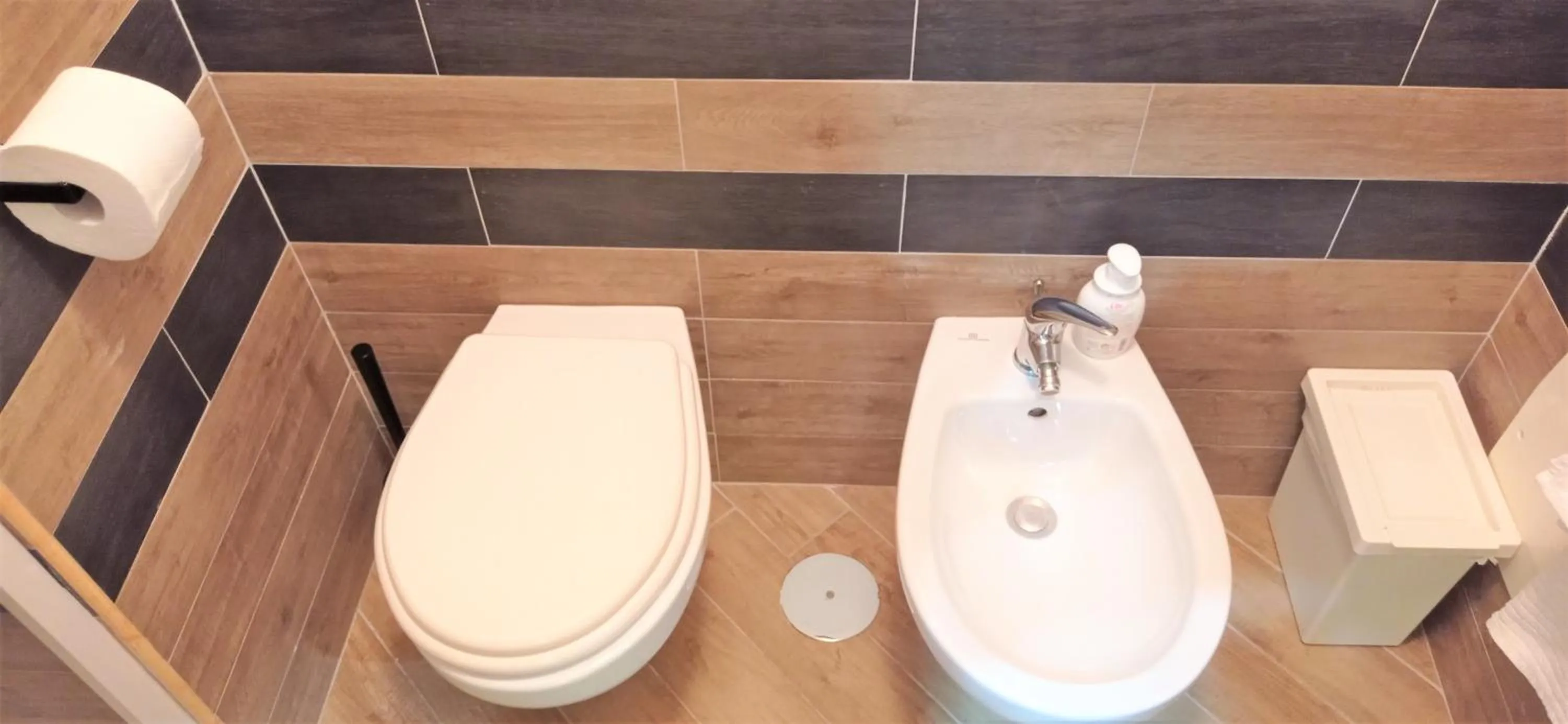 Toilet in Napoletando bed and breakfast