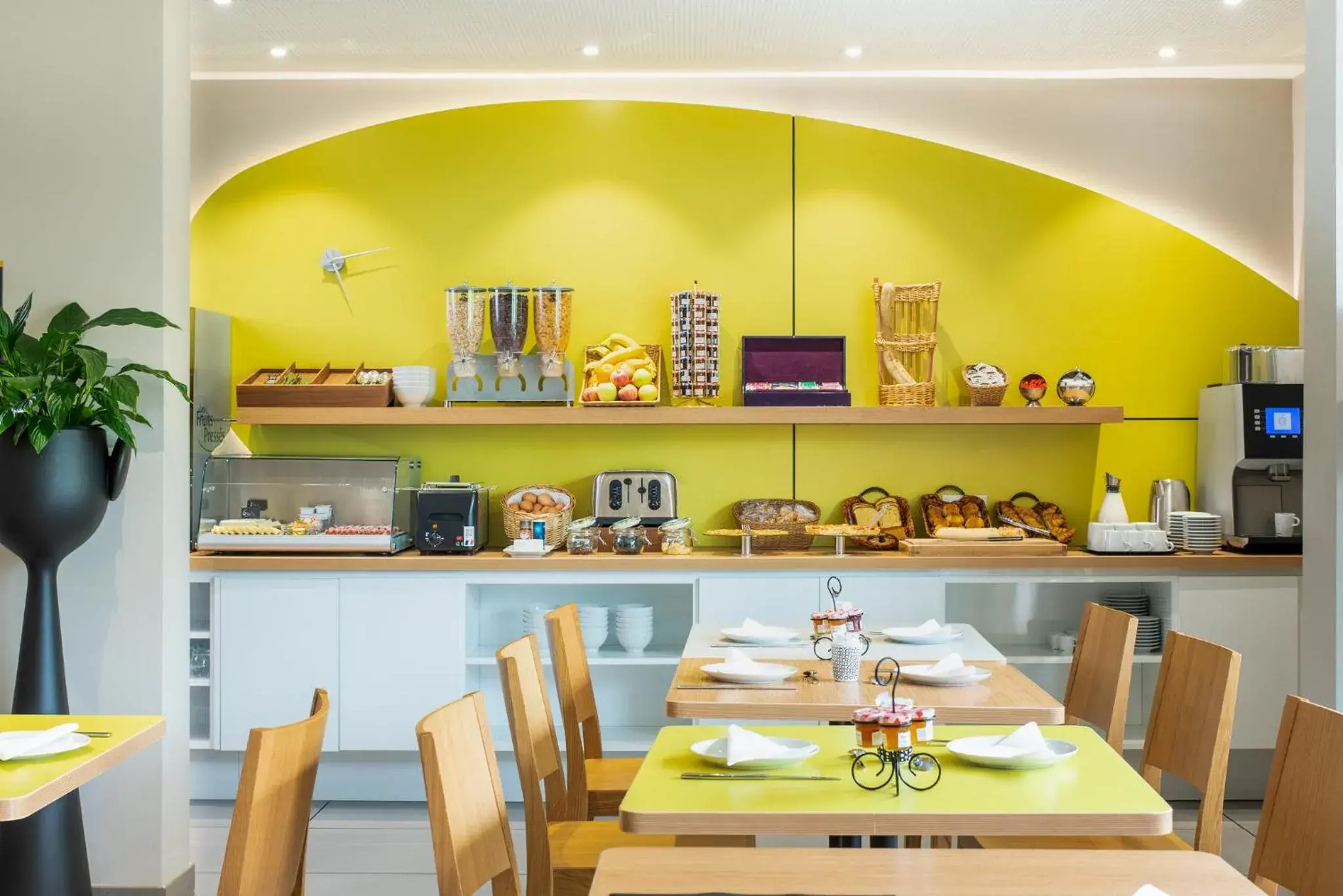 Buffet breakfast in Aparthotel Adagio access Colombes La Défense Buffet breakfast in Aparthotel Adagio access Colombes La Défense