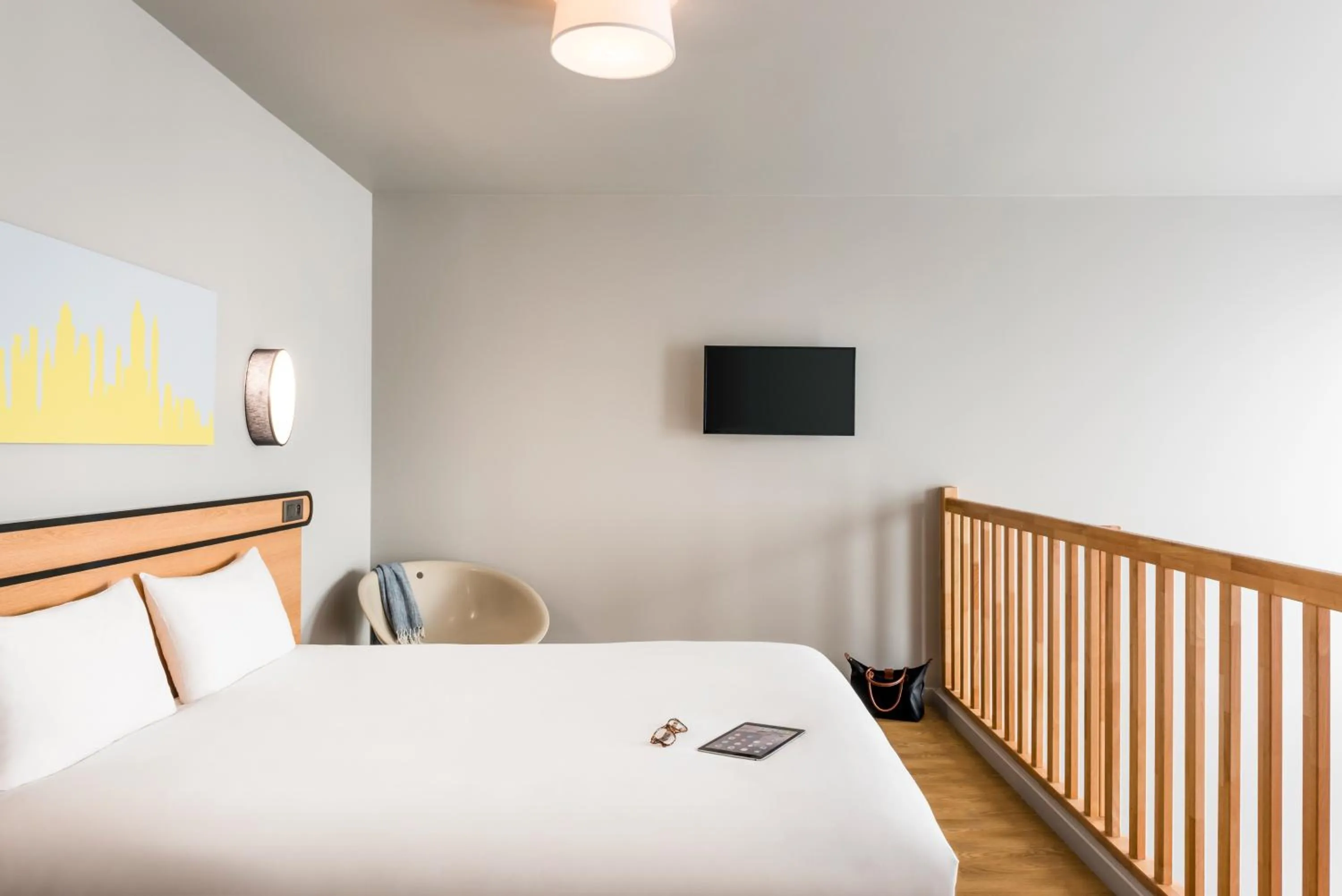 Bed in Aparthotel Adagio access Colombes La Défense