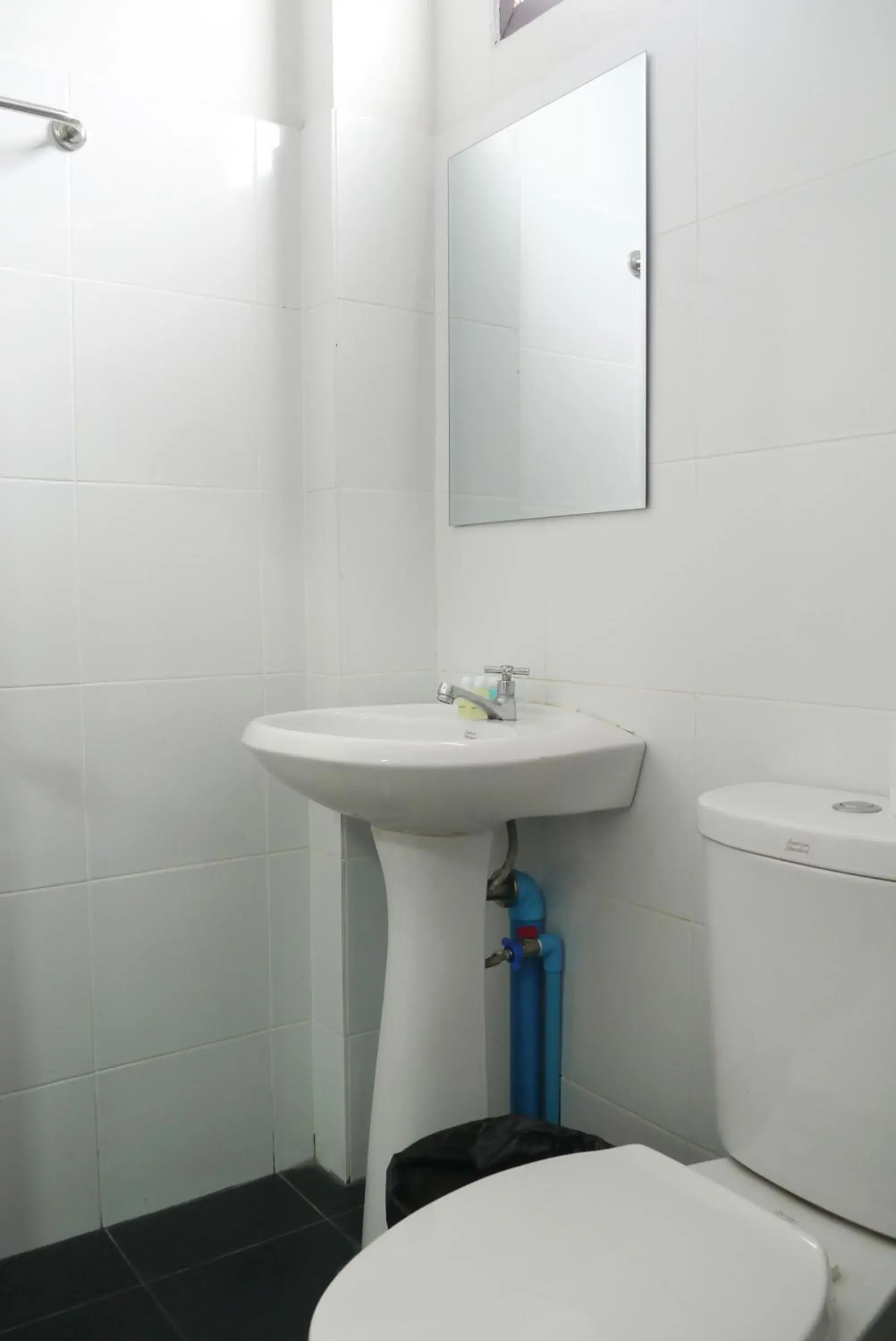 Toilet in Baan Mai Guest House Toilet in Baan Mai Guest House