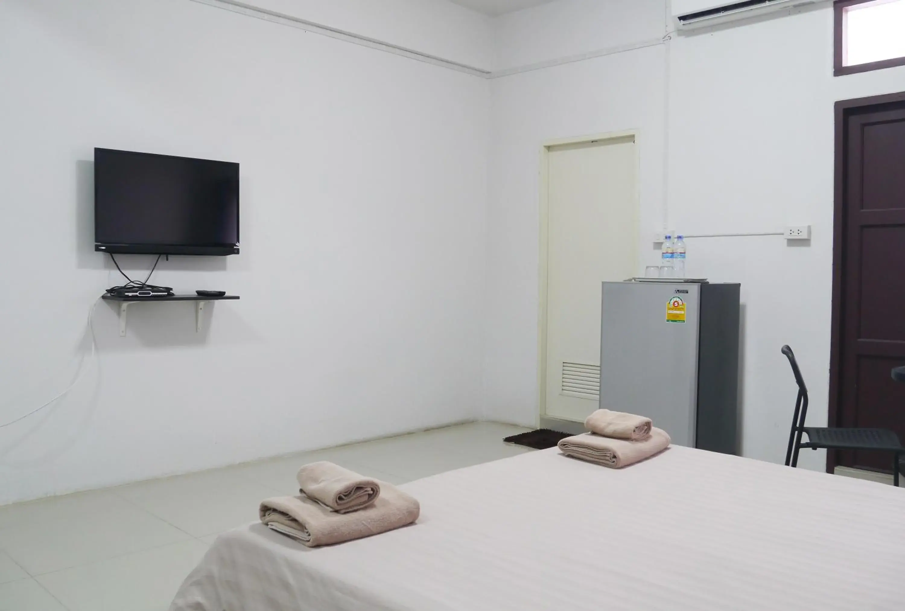 TV and multimedia, Bed in Baan Mai Guest House TV and multimedia, Bed in Baan Mai Guest House