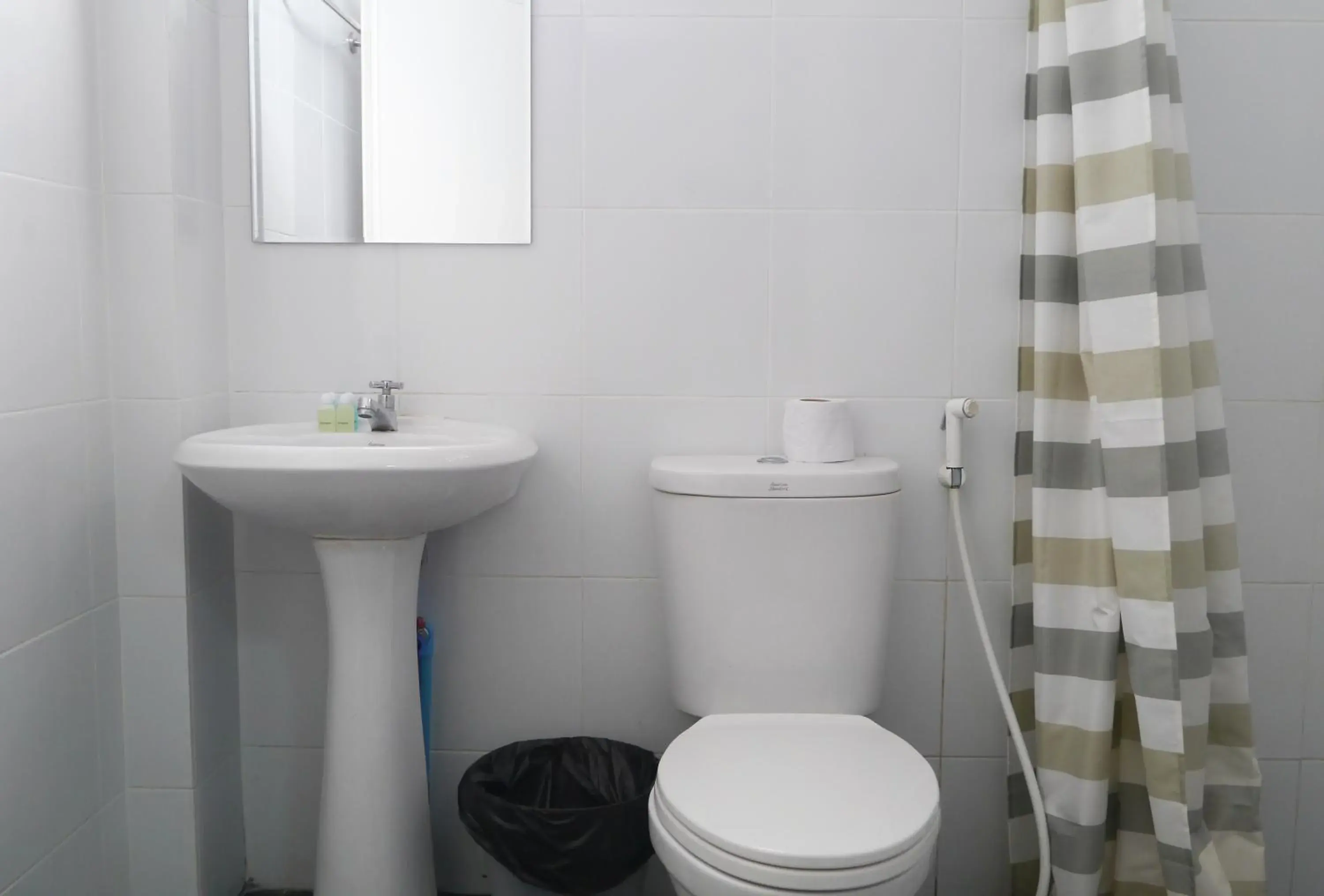 Toilet in Baan Mai Guest House Toilet in Baan Mai Guest House