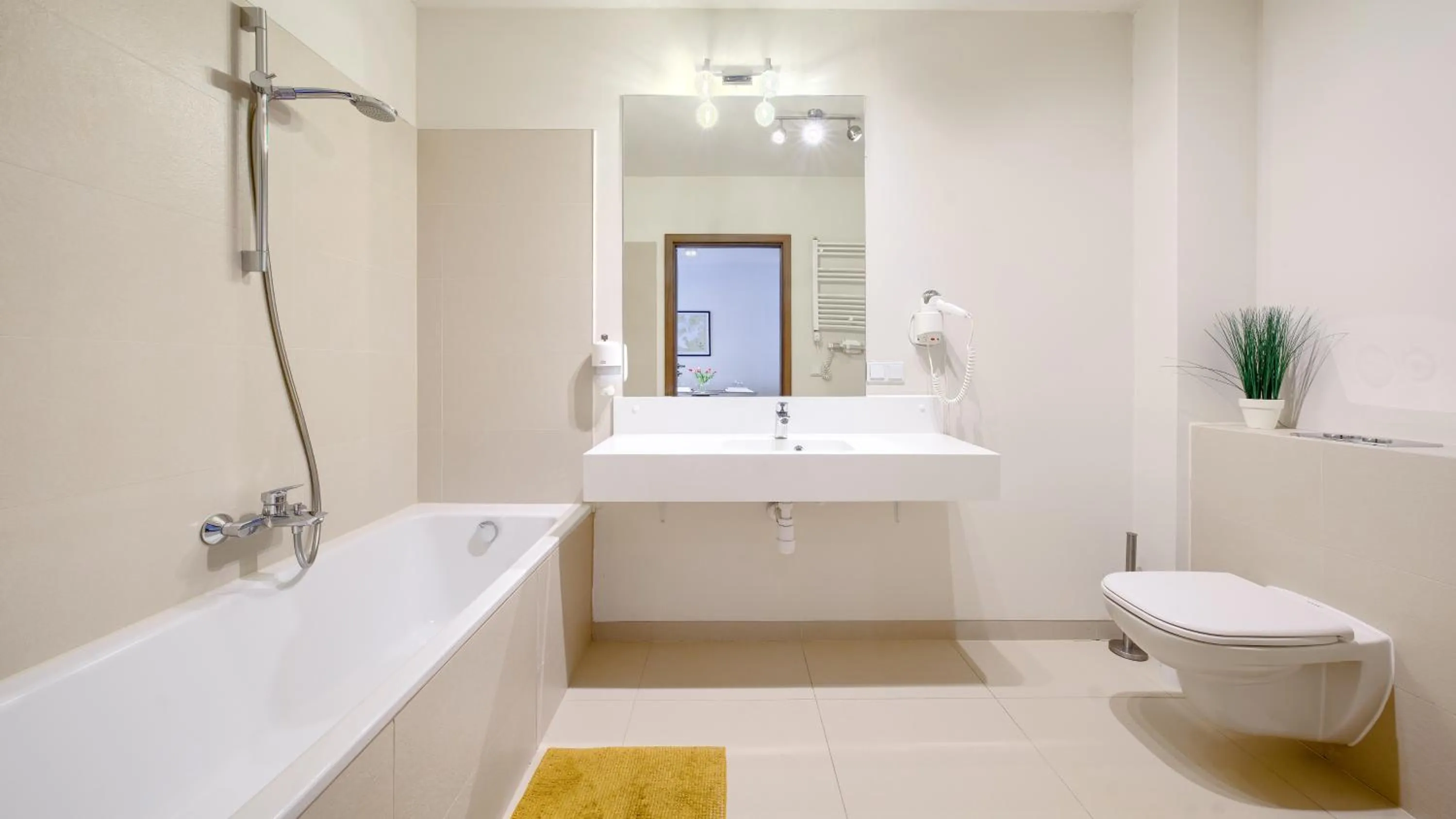 Bathroom in Baltic Park Molo, Sun & Snow