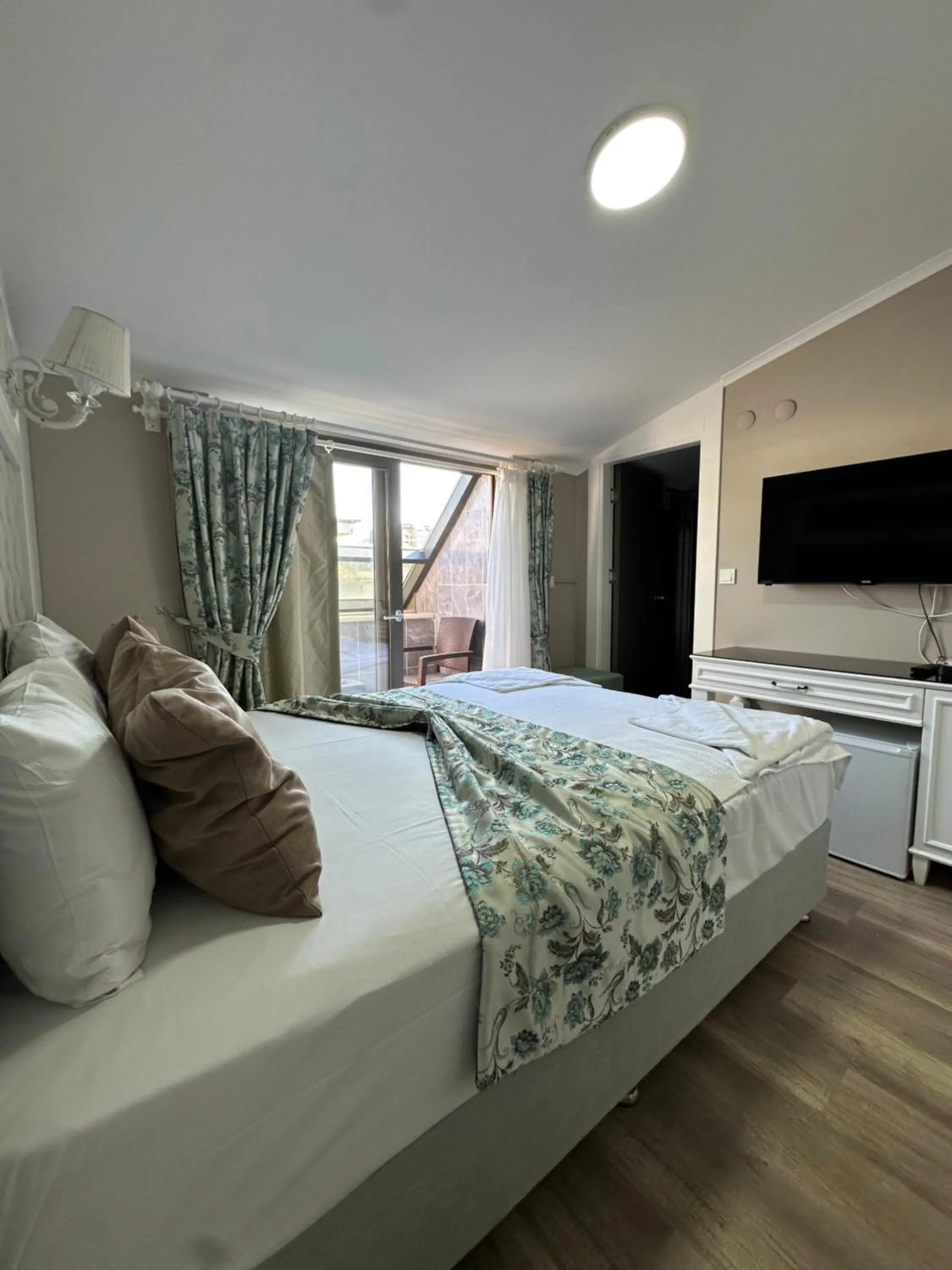 Photo of the whole room, Bed in Microyal Hotel