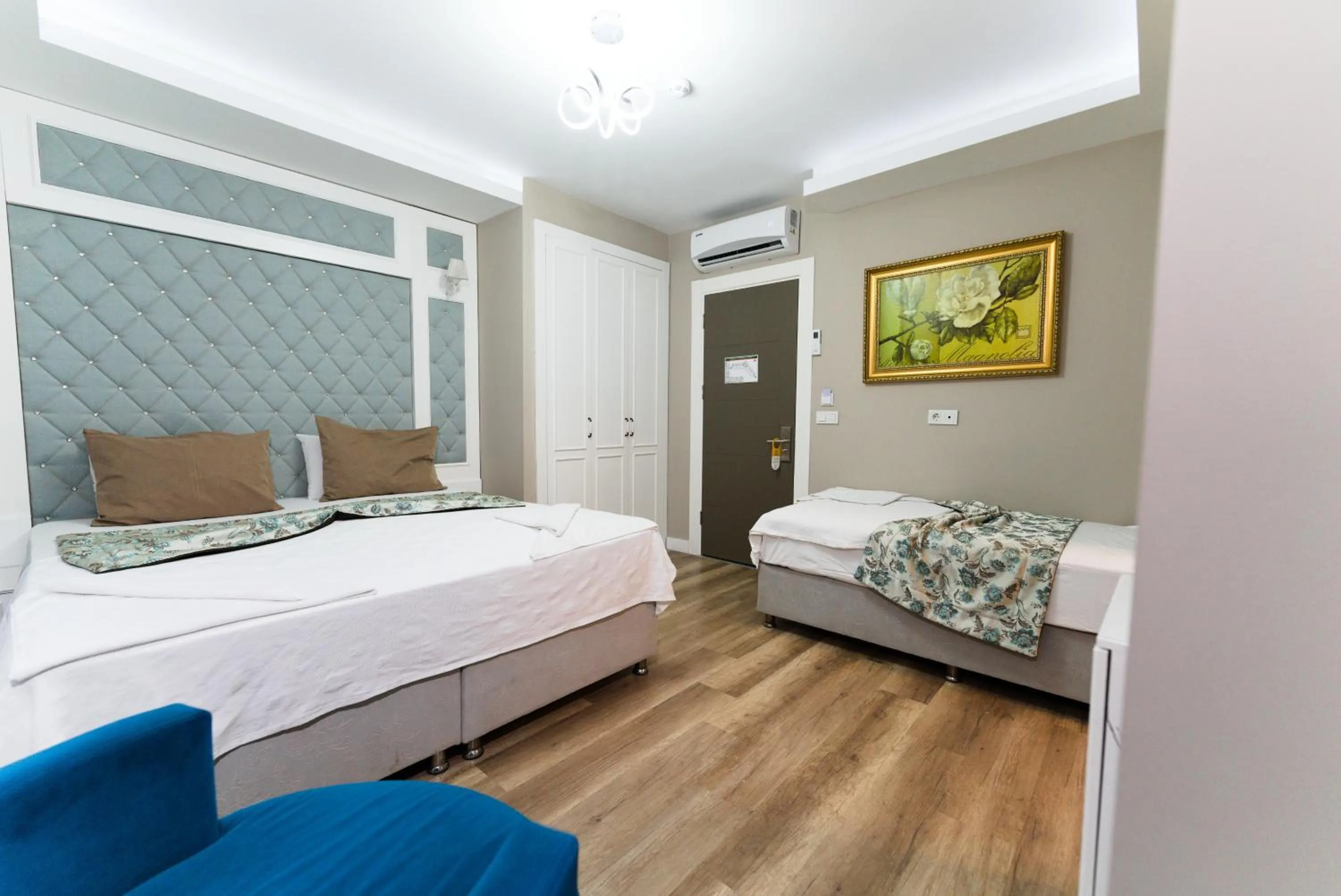 Photo of the whole room, Bed in Microyal Hotel