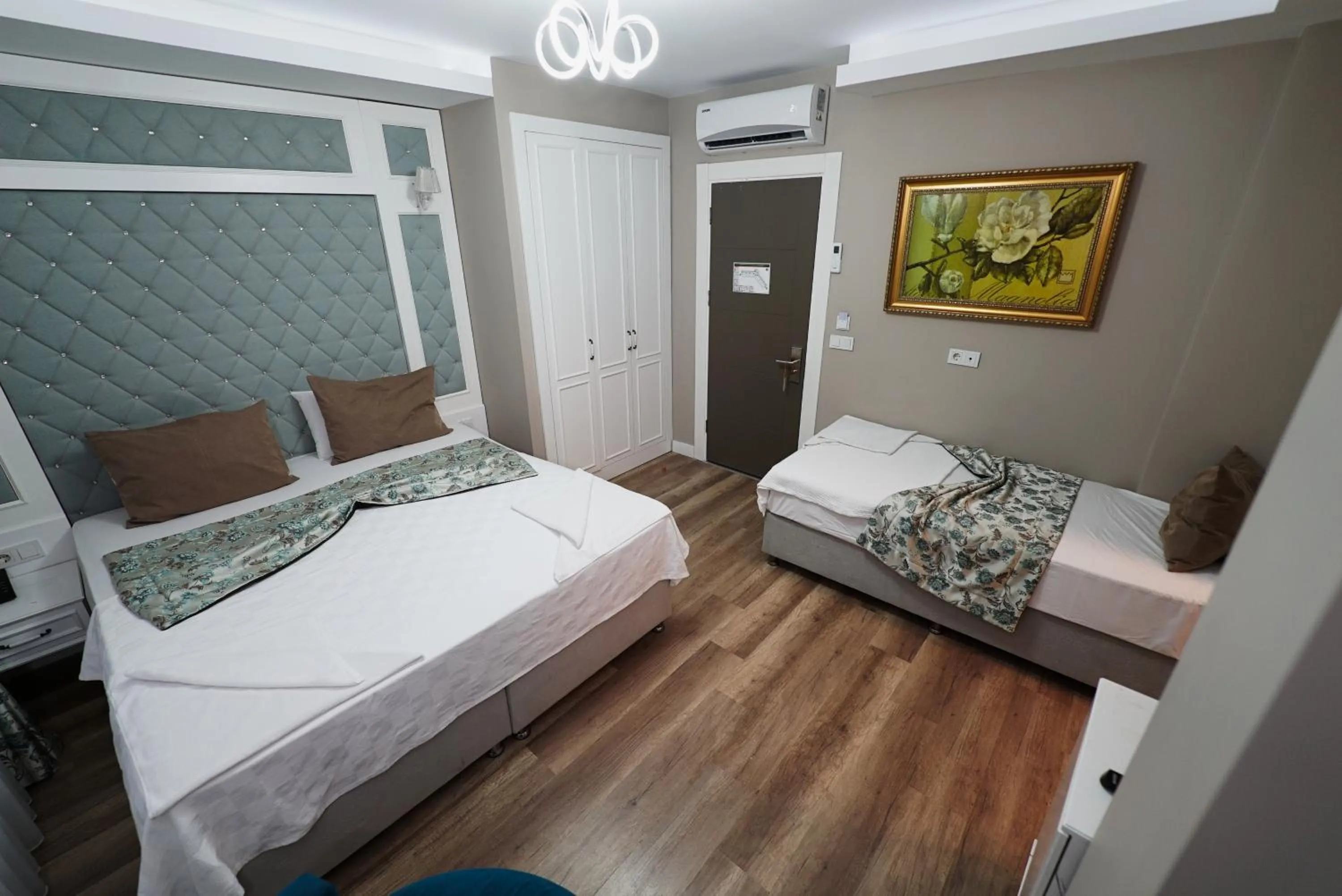 Photo of the whole room, Bed in Microyal Hotel