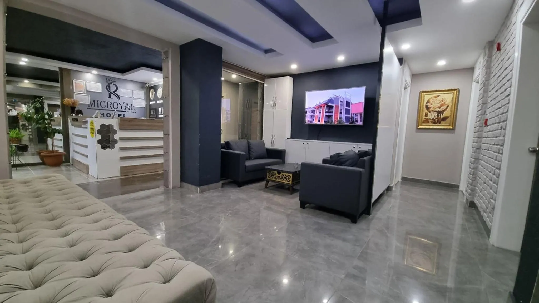 Lobby or reception in Microyal Hotel