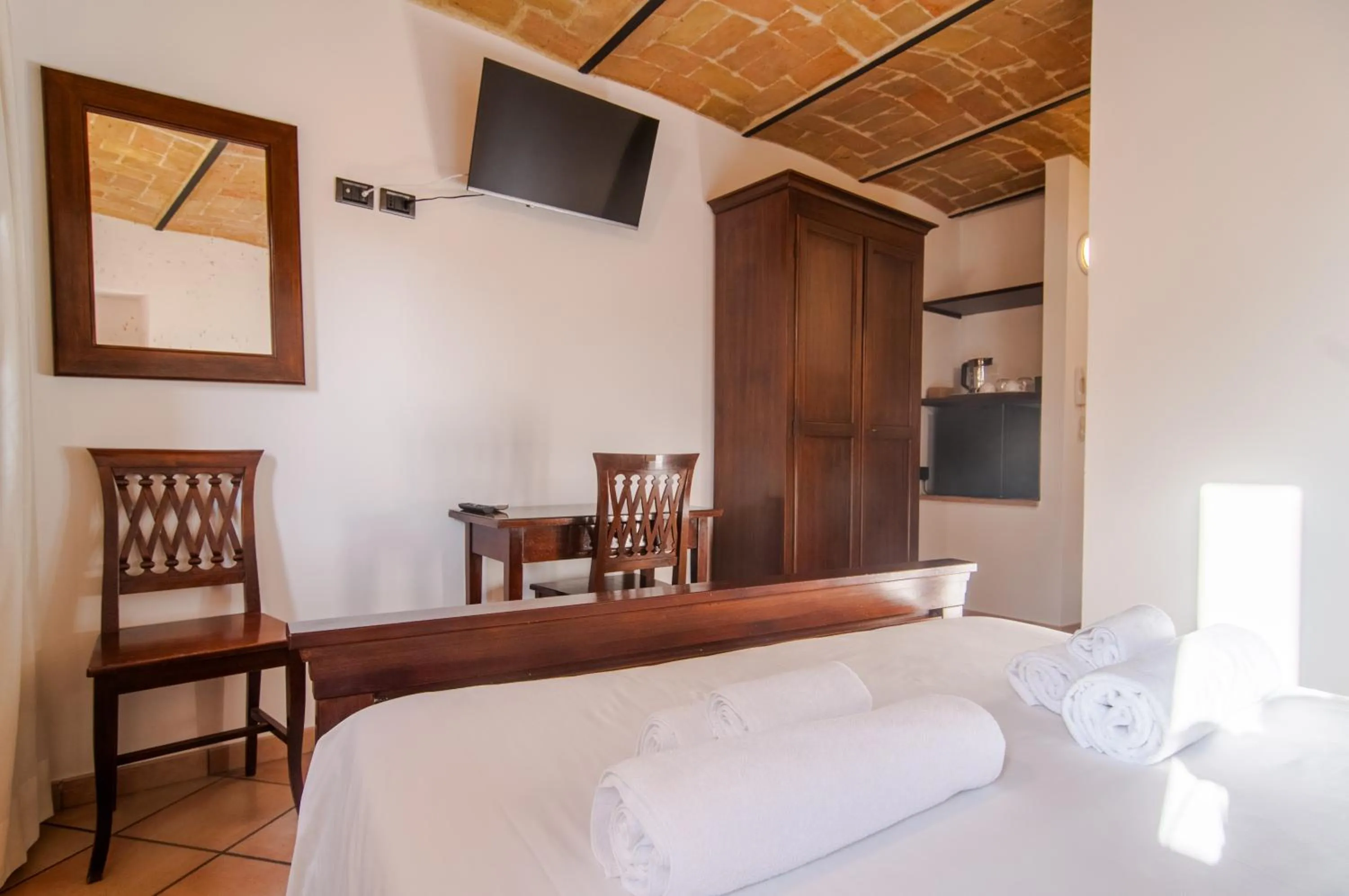 Bedroom, Bed in Umbrian Concierge - Alla Rocca